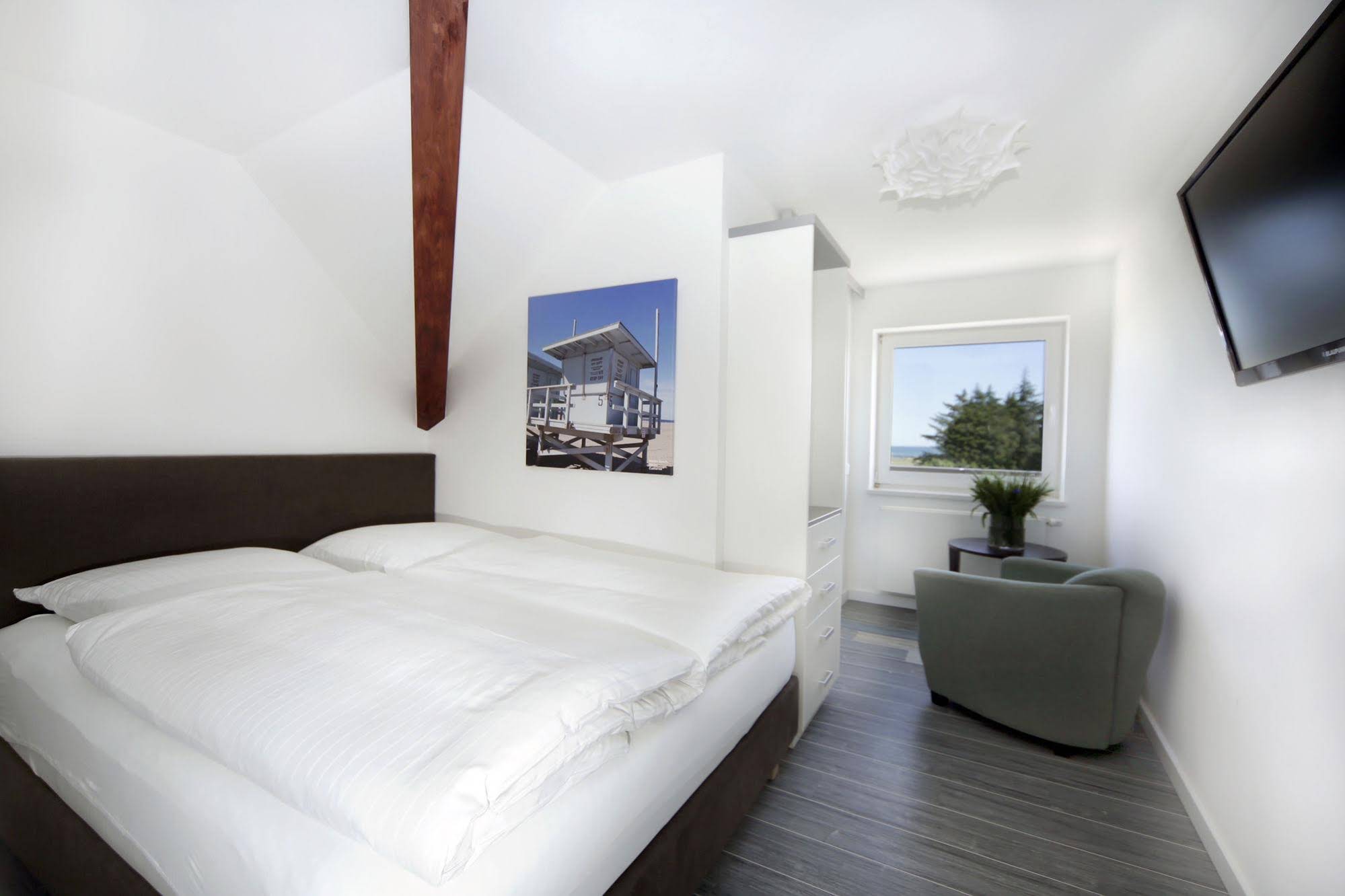 Beach Hotel California