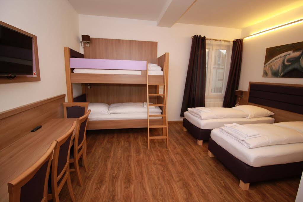 Slamba Hostel