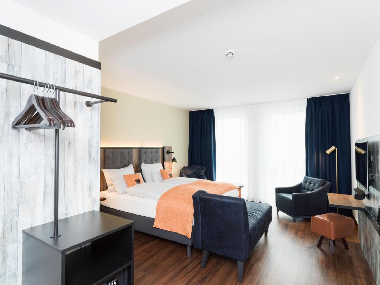 Holiday Inn - the niu, Saddle Fürth
