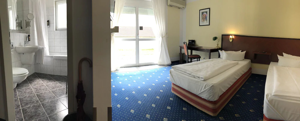 Airport Regentpark Hotel