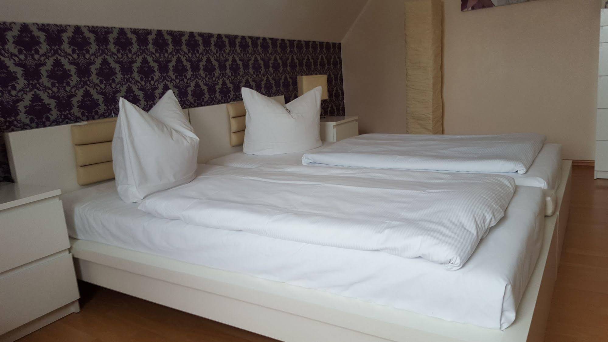 Hallbergerhof Hotel & Hostel