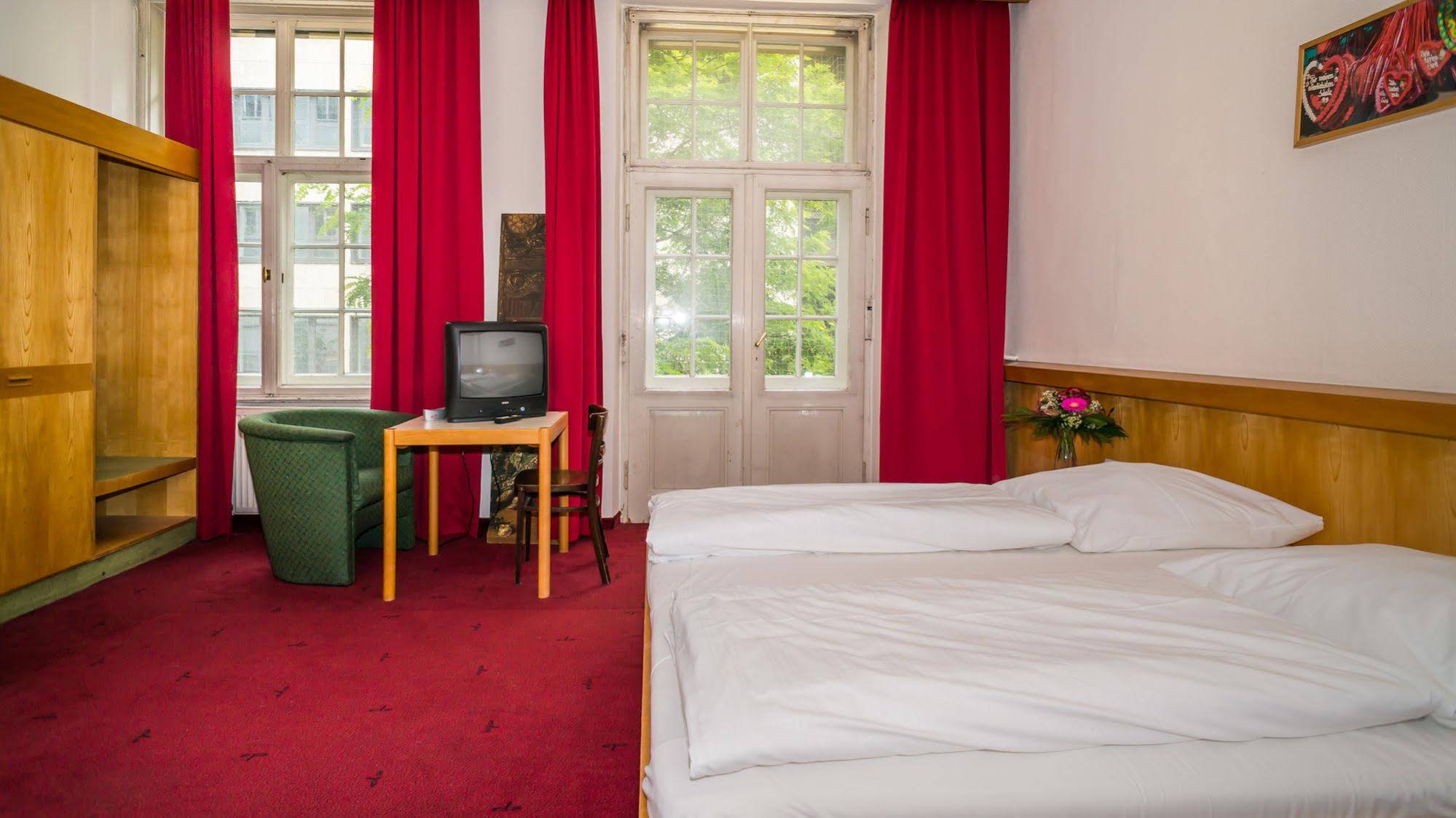 Smart Stay Hotel Station
