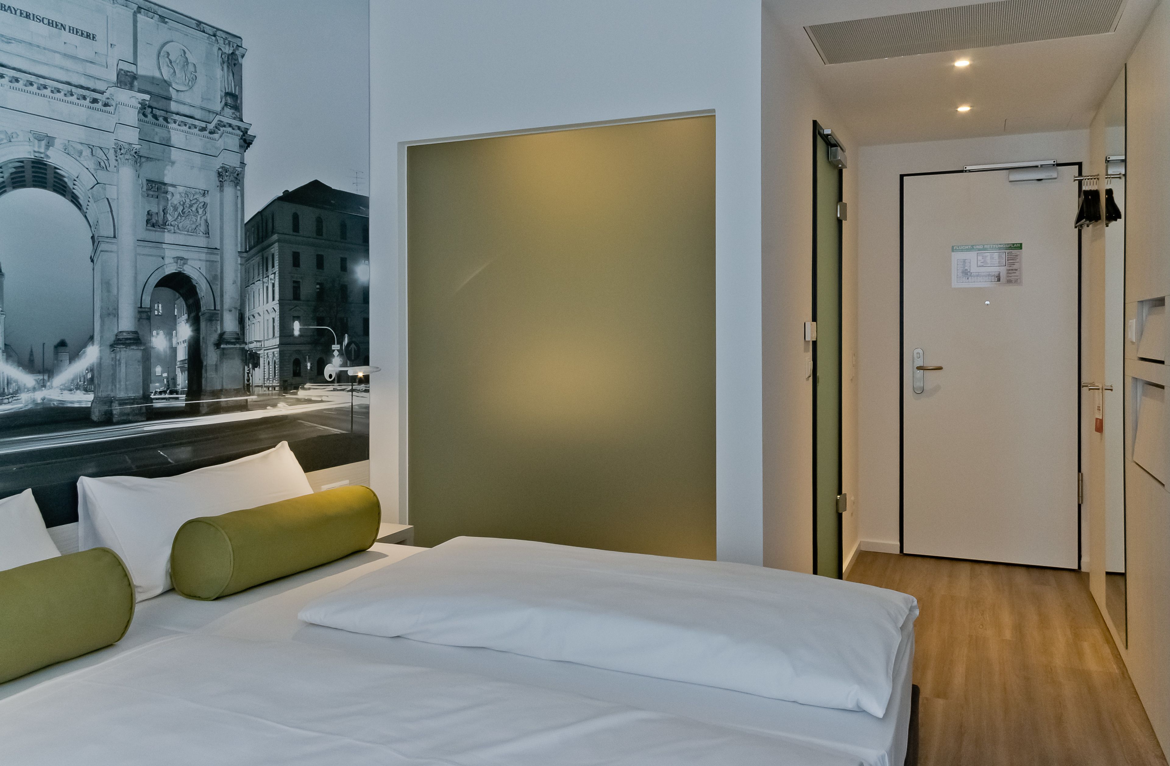 Super 8 by Wyndham Munich City West