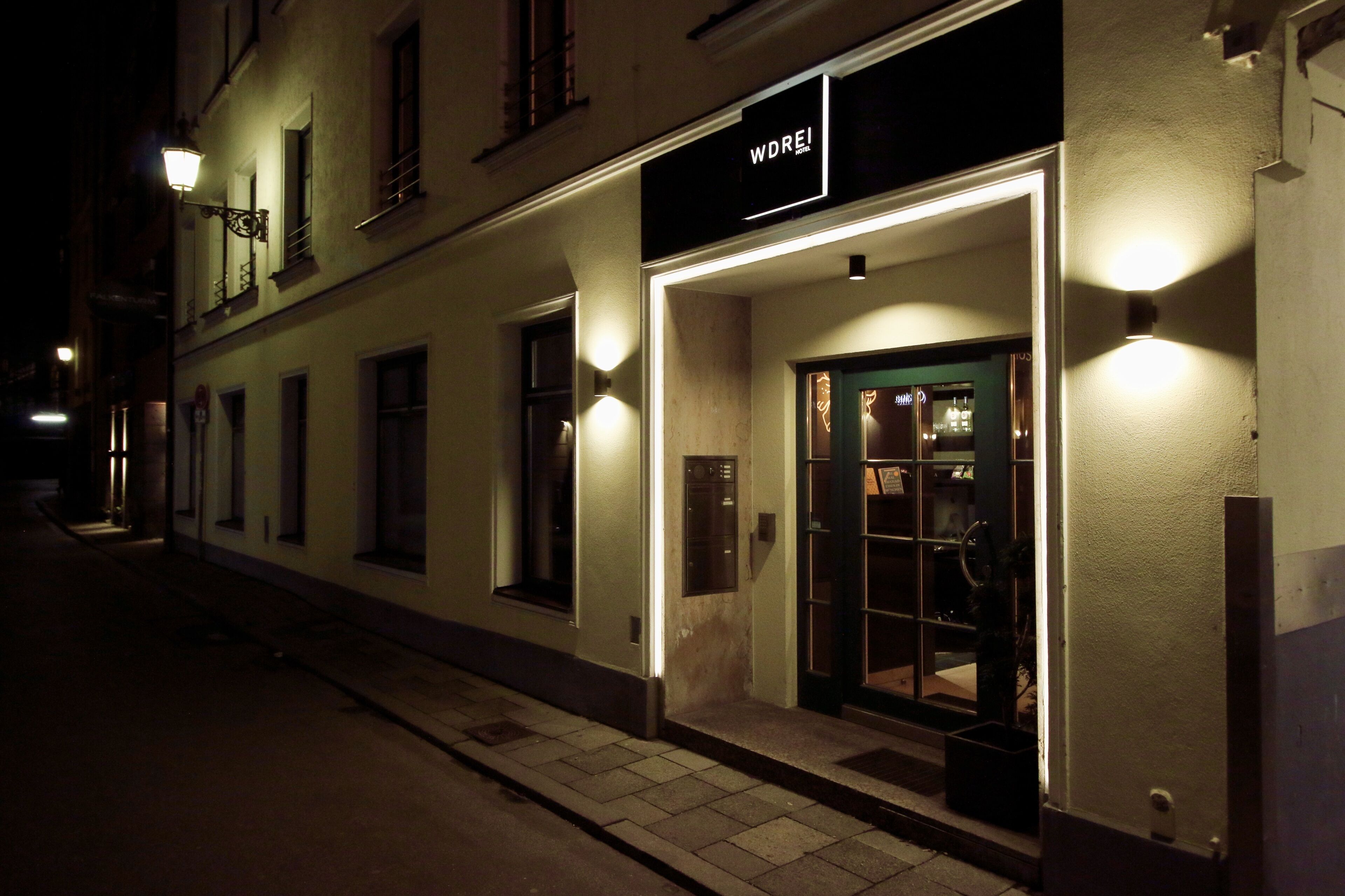 Wdrei Hotel