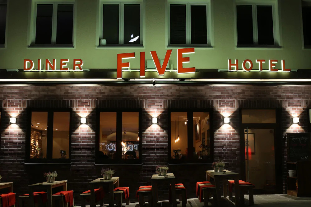 Hotel FIVE