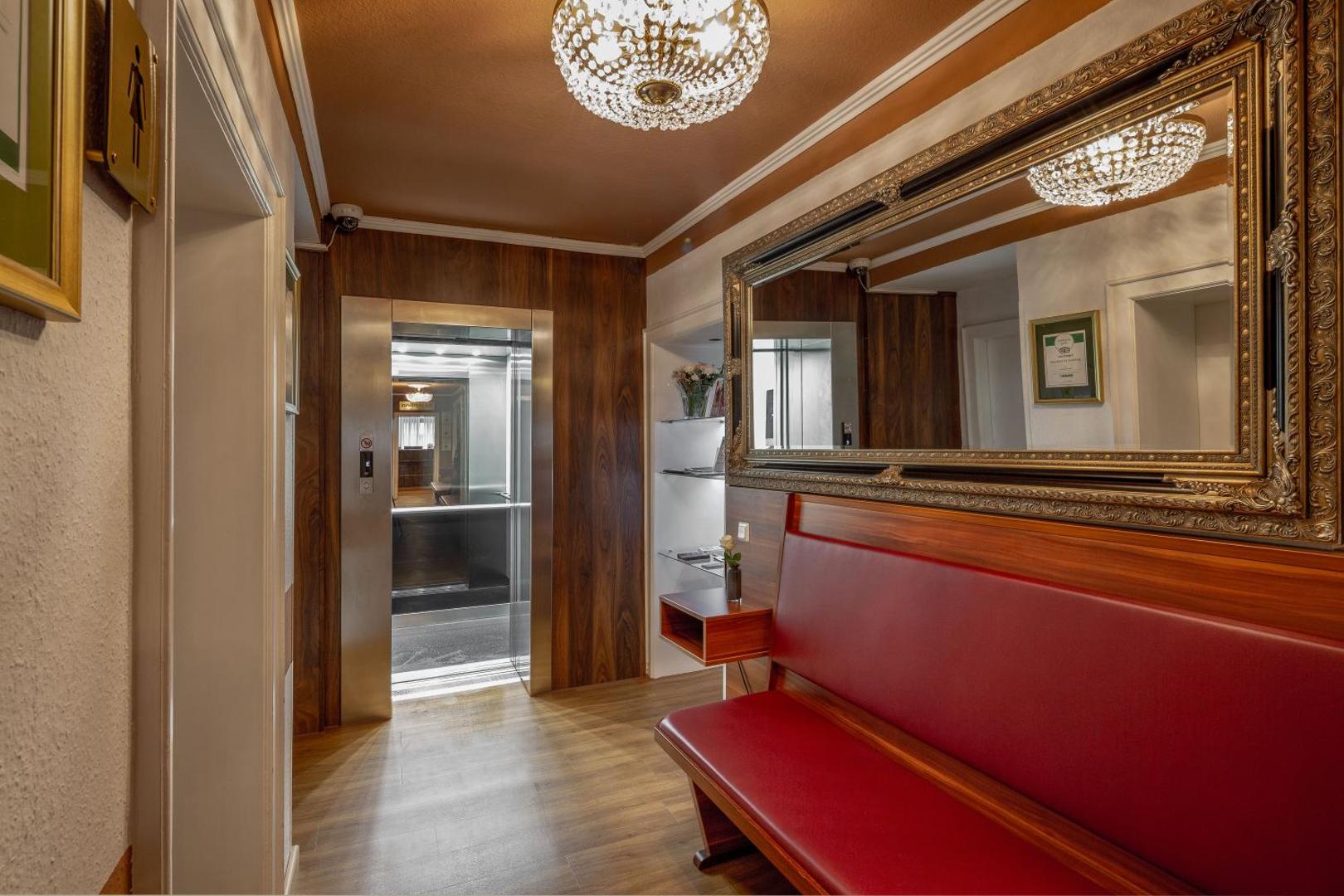 Tiptop Hotel Burgschmiet