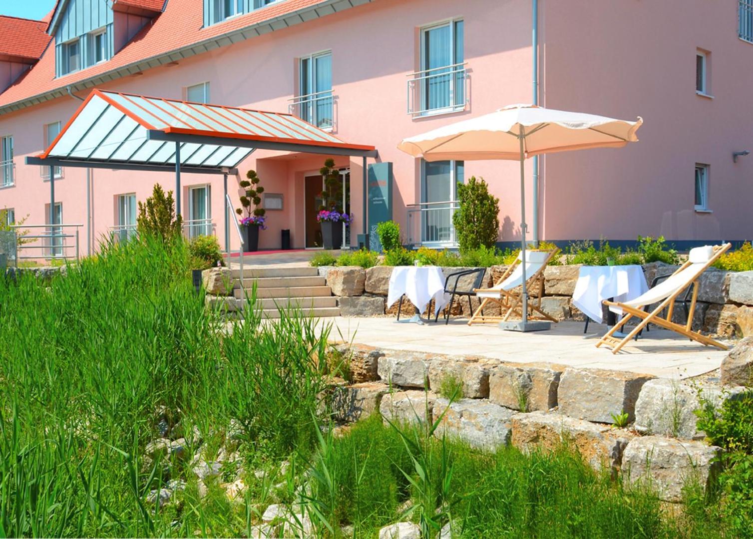 Acantus Hotel & Apartment