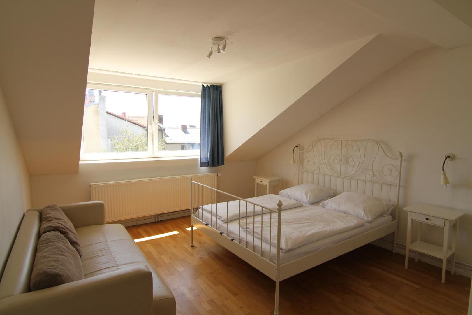 36 Rooms Hostel