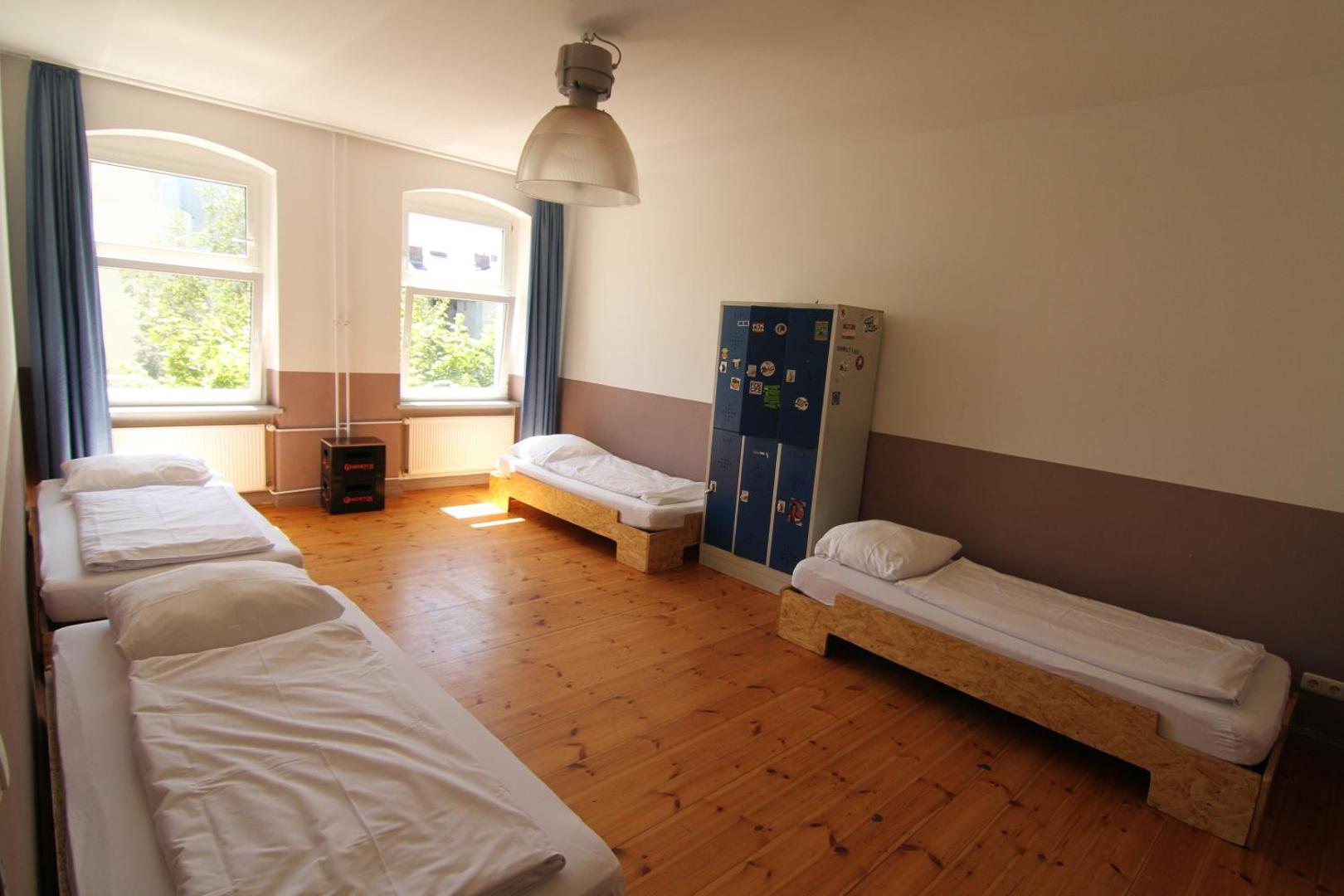 36 Rooms Hostel