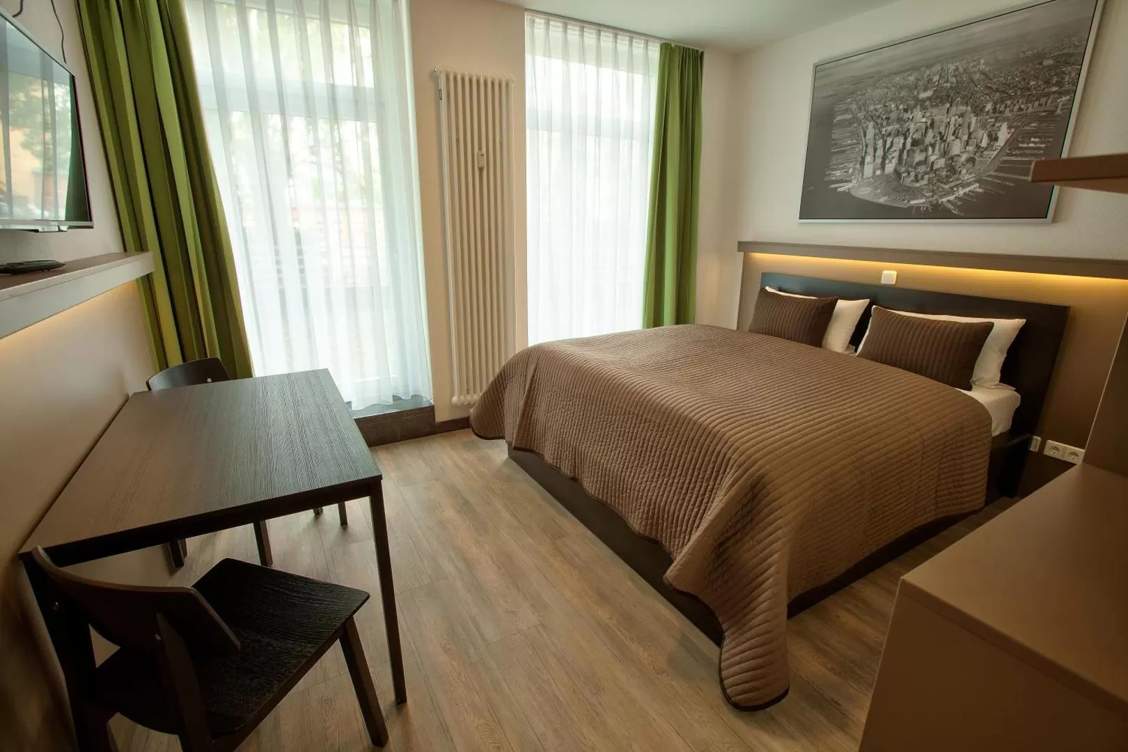 6 Rooms