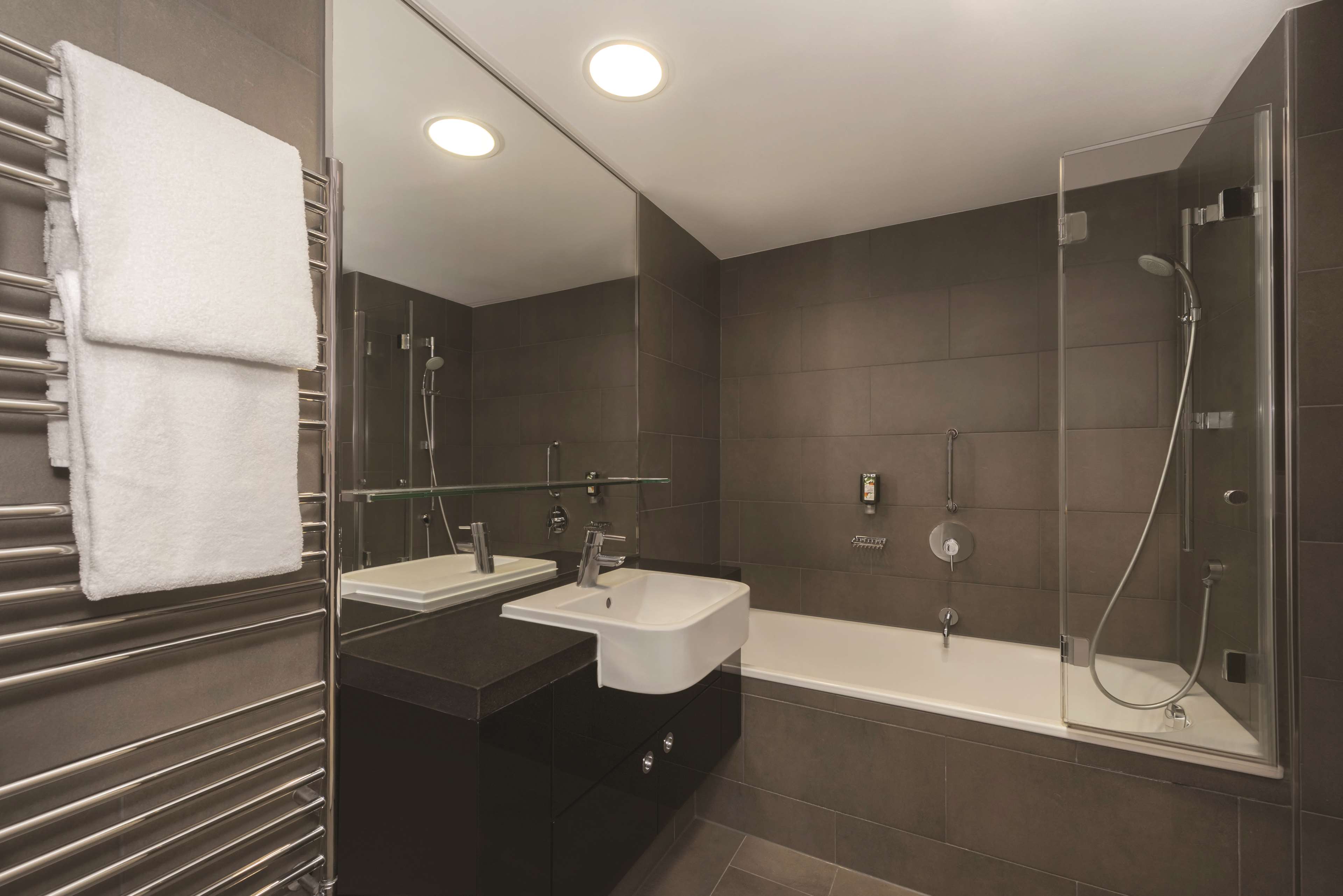 Adina Apartment Hotel Berlin Hackescher Markt