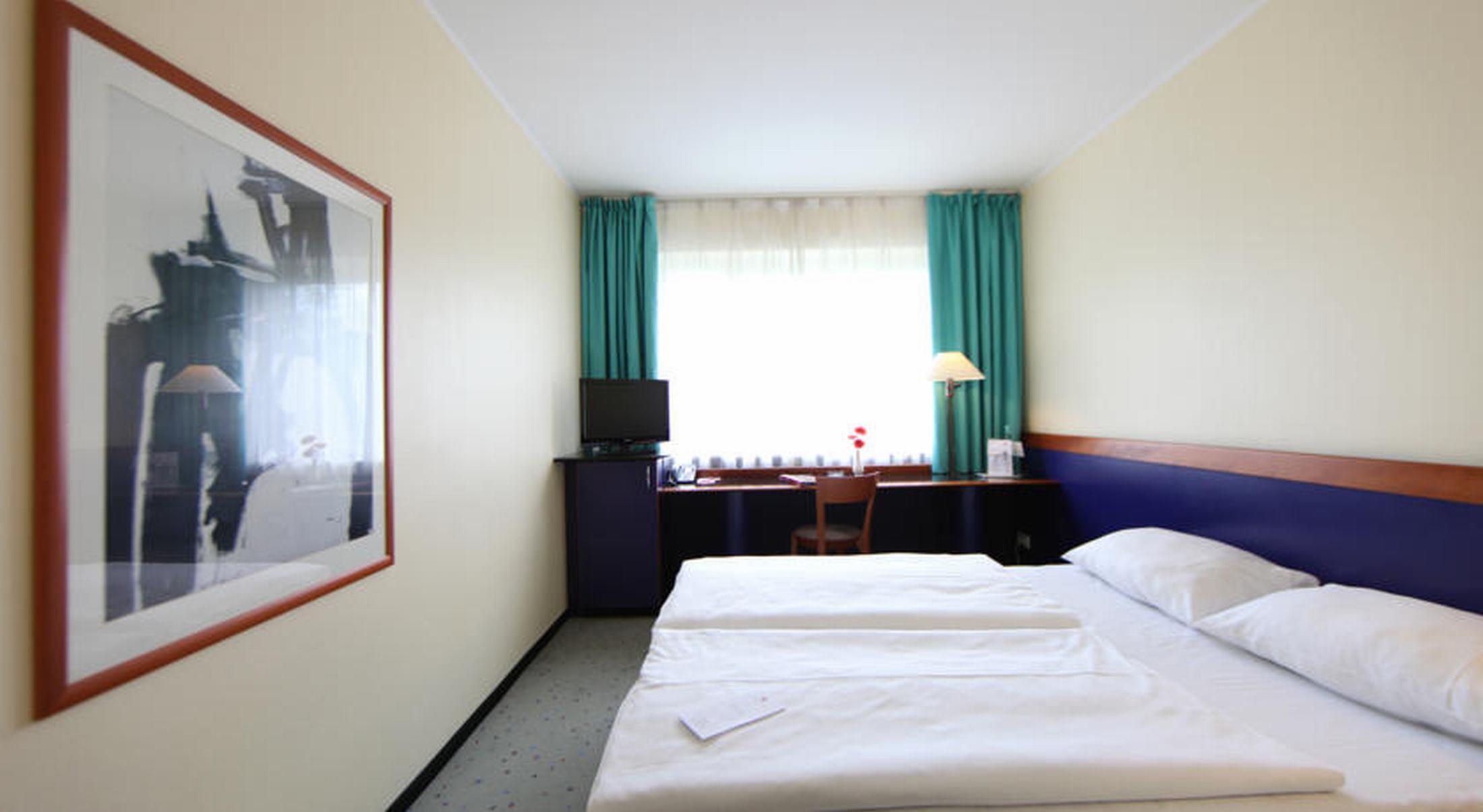 Premier Inn Berlin City Süd Hotel