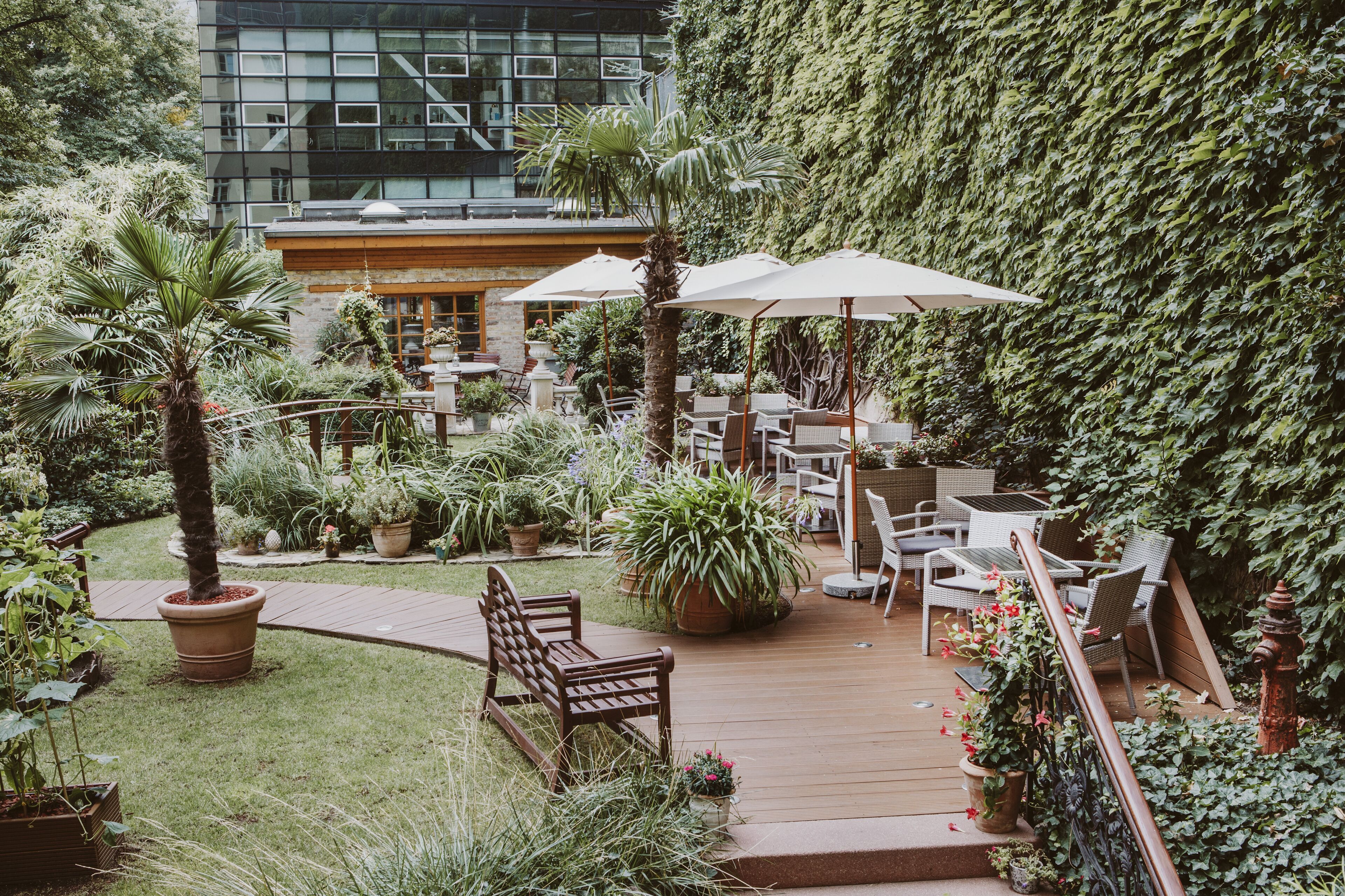 THE GATE Garden Hotel