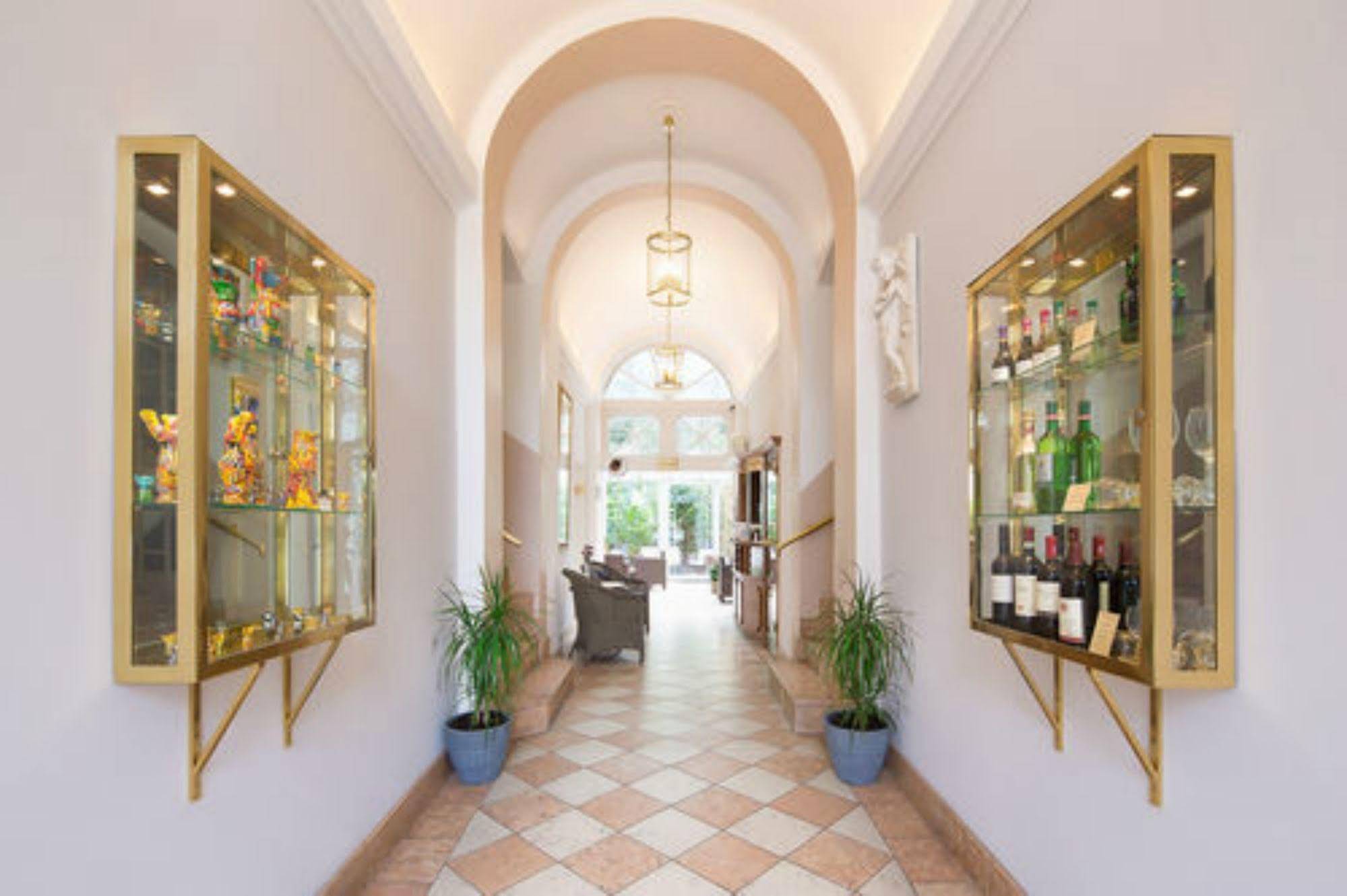 Gold Hotel am Wismarplatz