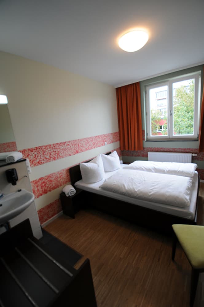Holi Hostel Hotel