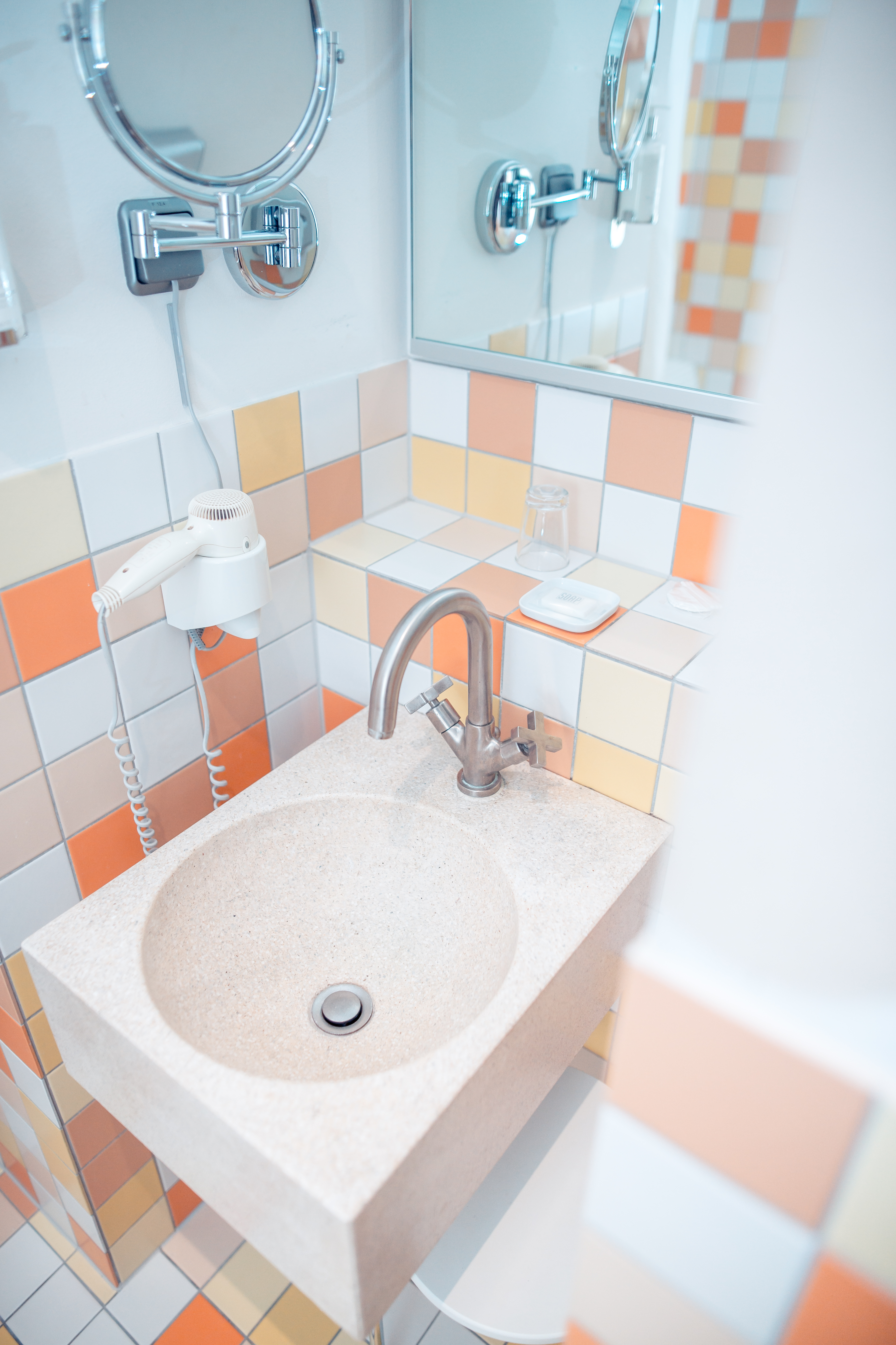 Hotel Bleibtreu Berlin By Golden Tulip