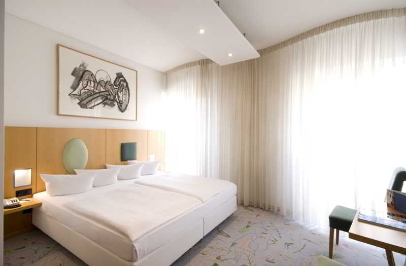 Radisson RED Berlin Kudamm