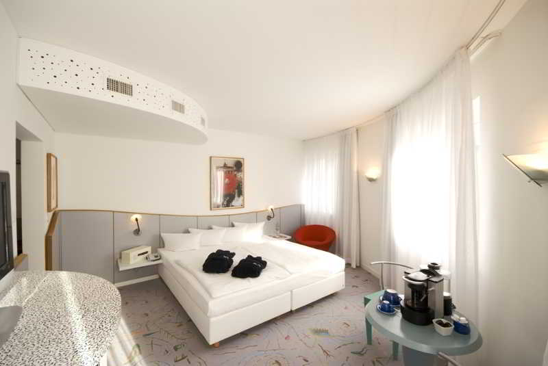 Radisson RED Berlin Kudamm