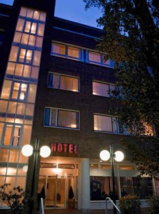 Premier Inn Berlin City Süd Hotel