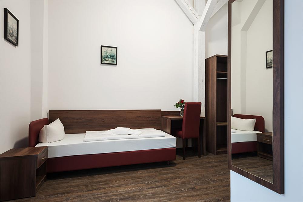 Queen's Garden Hotel