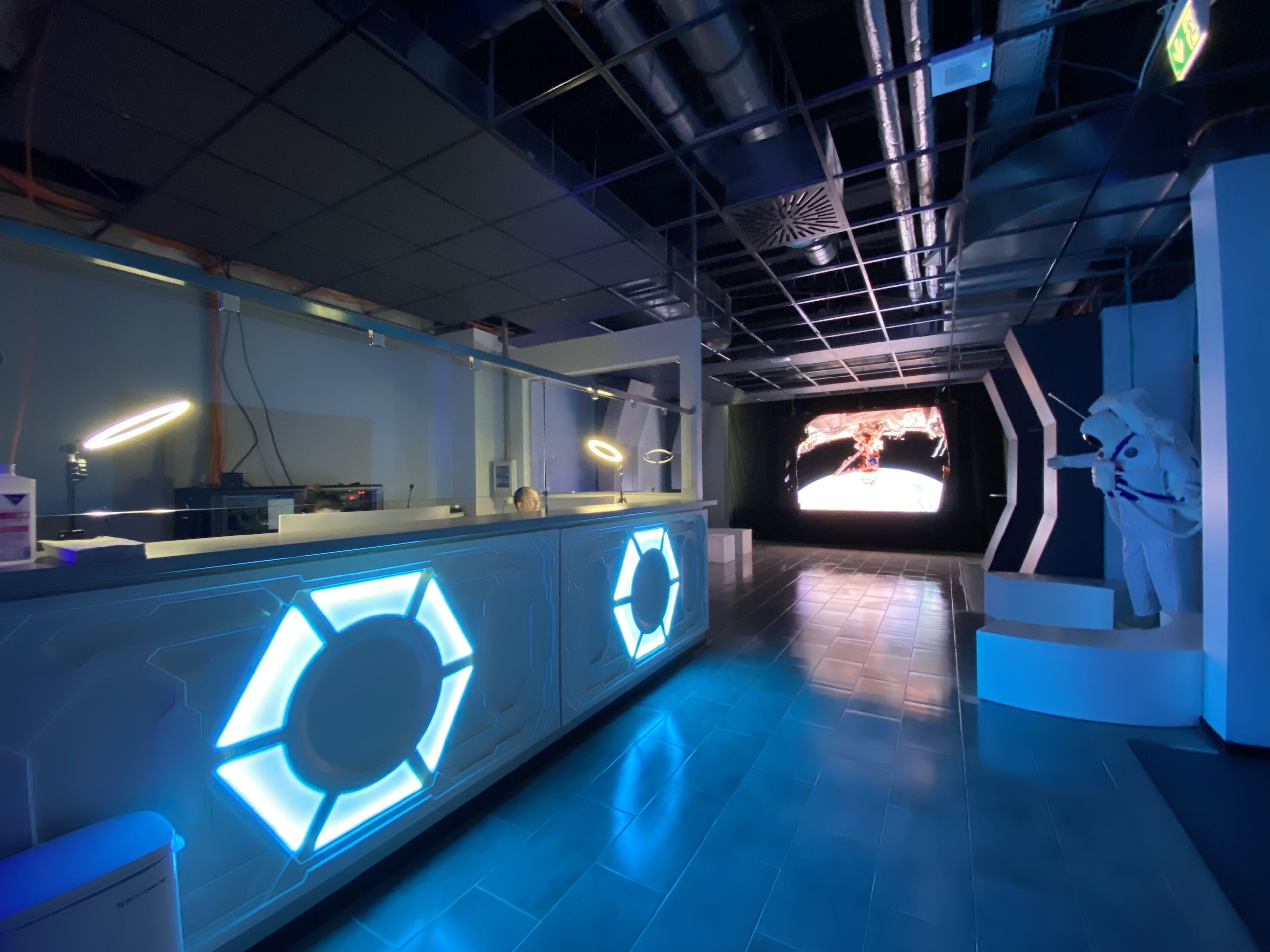 Space Night Capsule Hostel