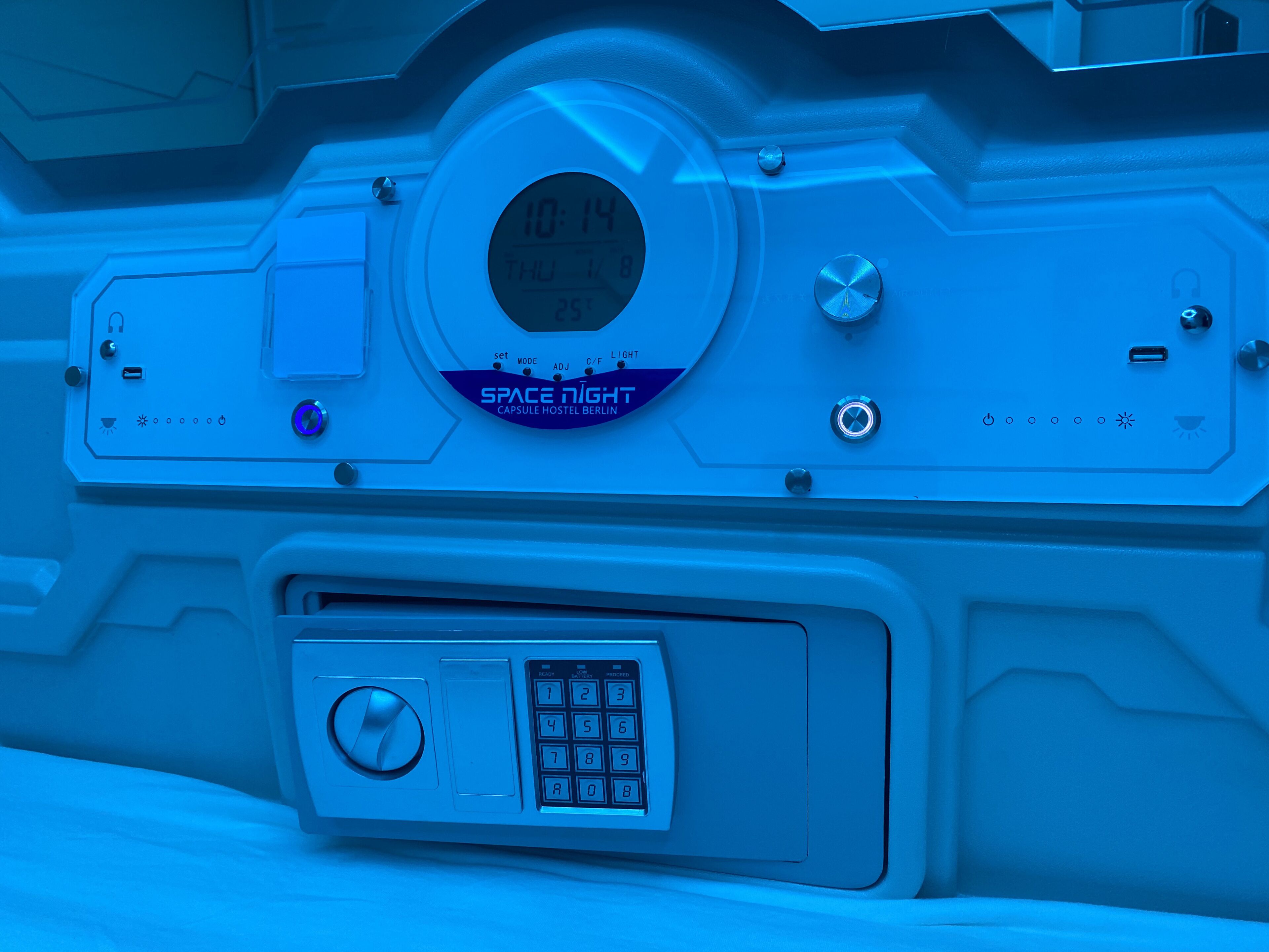 Space Night Capsule Hostel