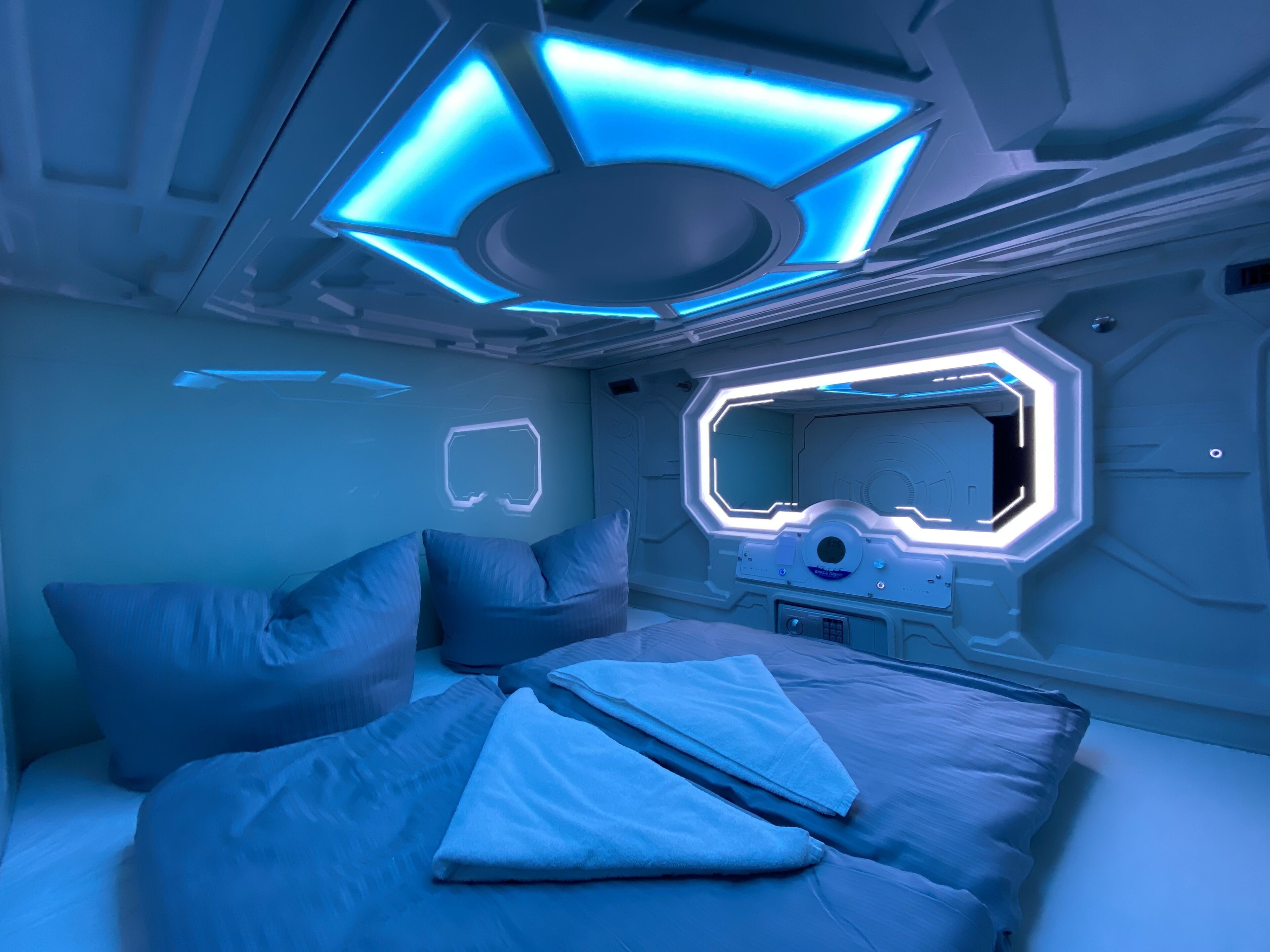 Space Night Capsule Hostel