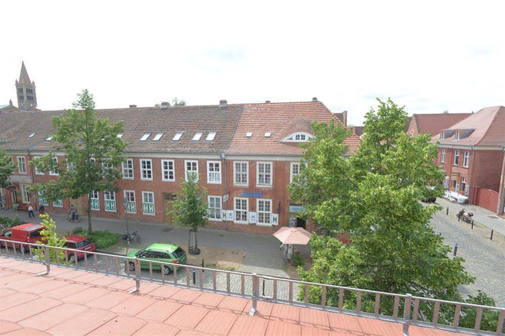 XIX Neunzehn