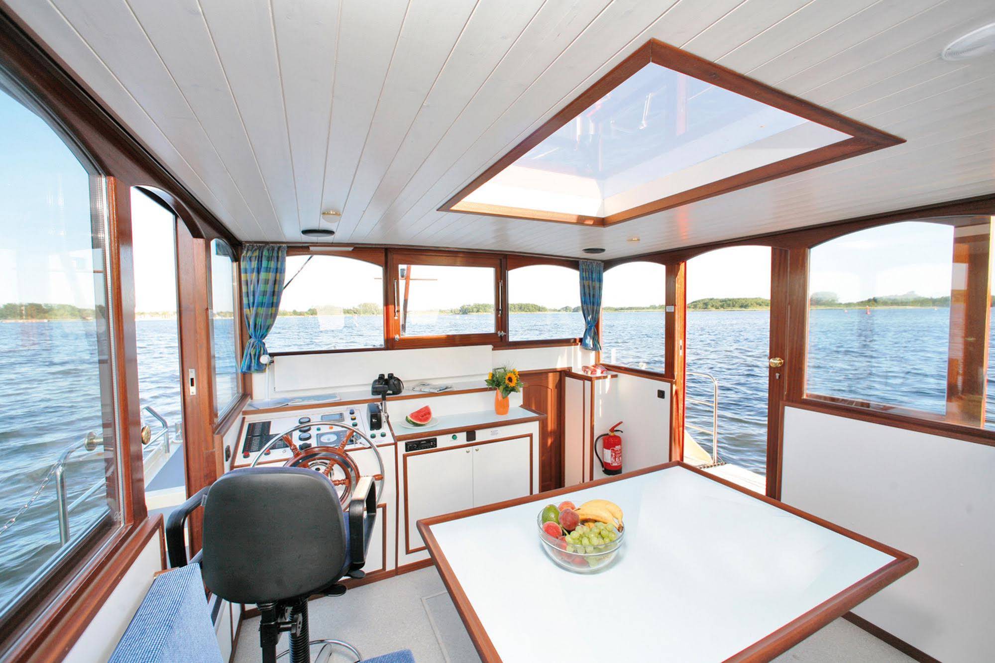 Kuhnle-Tours Bootshaus Zeuthen