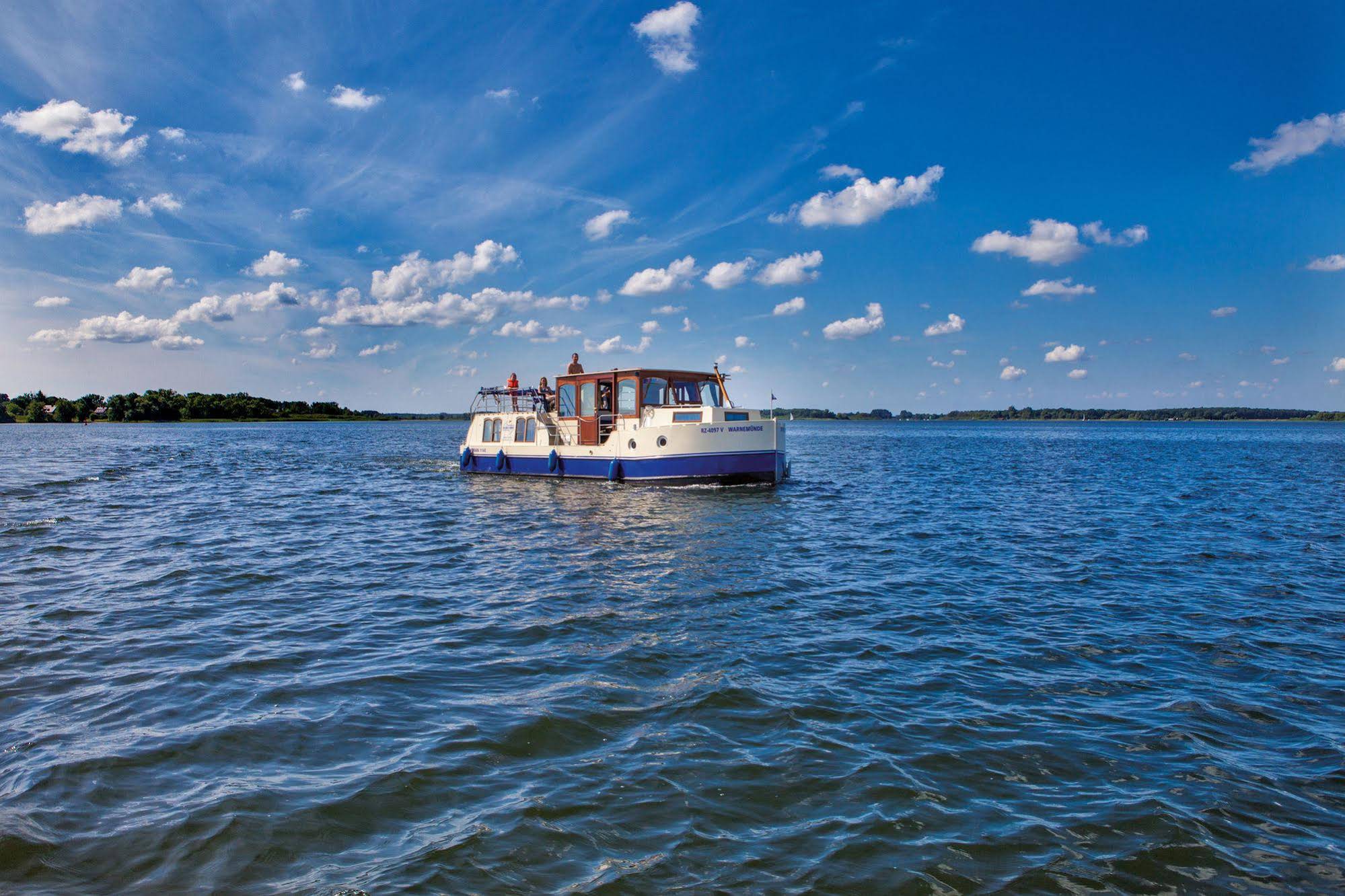 Kuhnle-Tours Bootshaus Zeuthen
