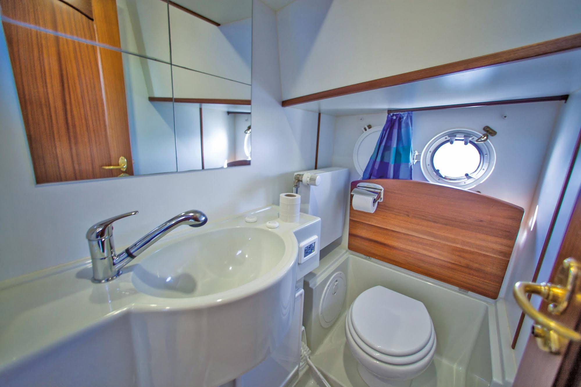 Kuhnle-Tours Bootshaus Zeuthen
