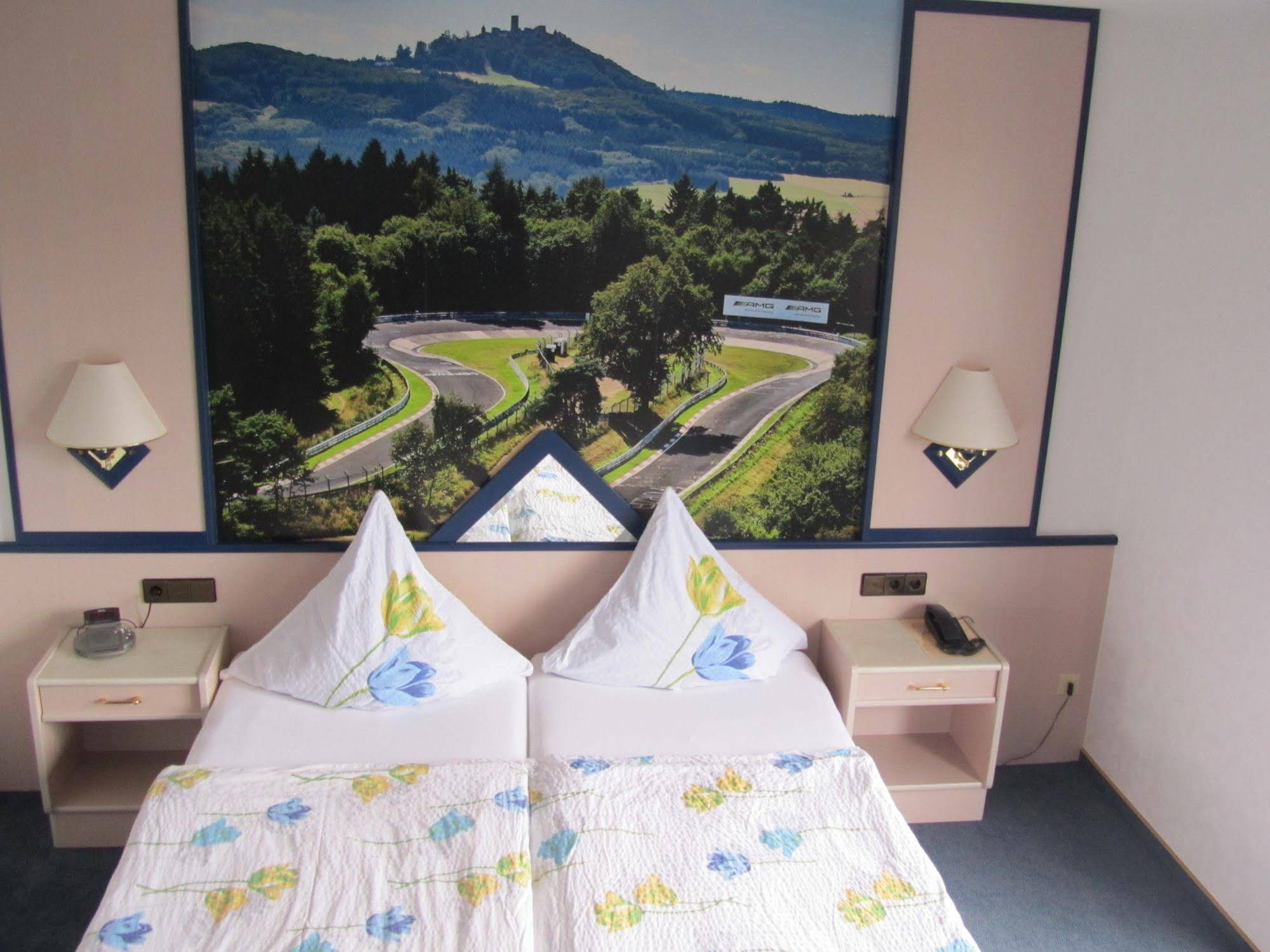 Land-gut-Race-Hotel zur Burg Nürburgring