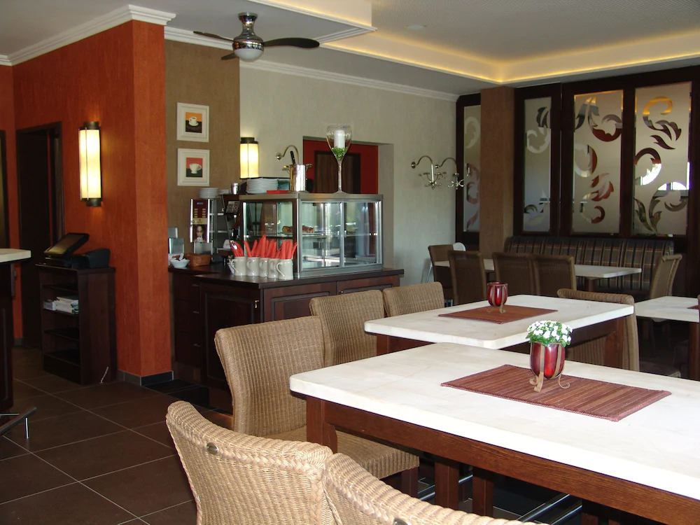 M13 Hotel