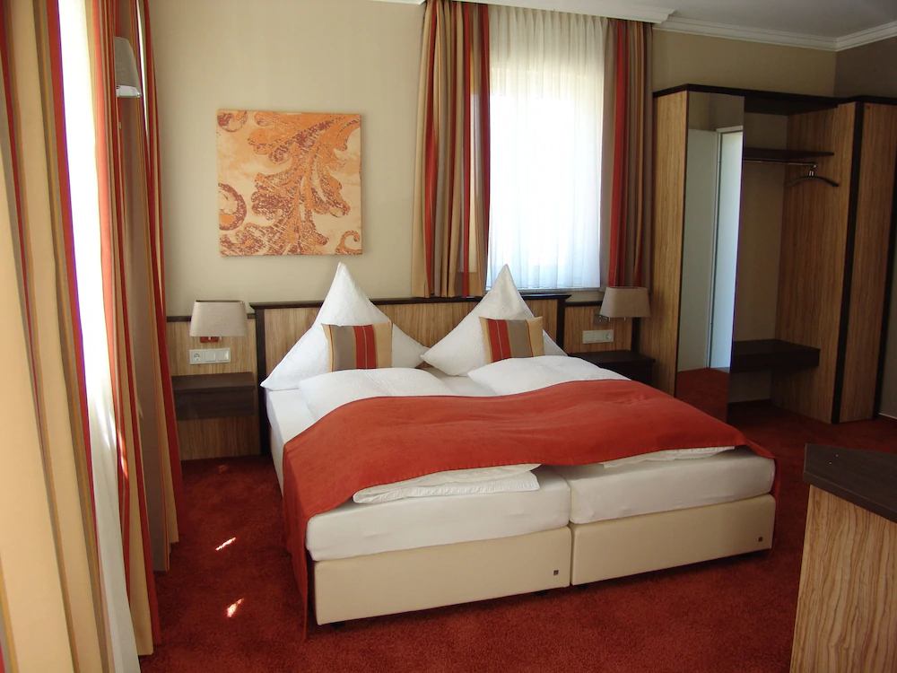 M13 Hotel