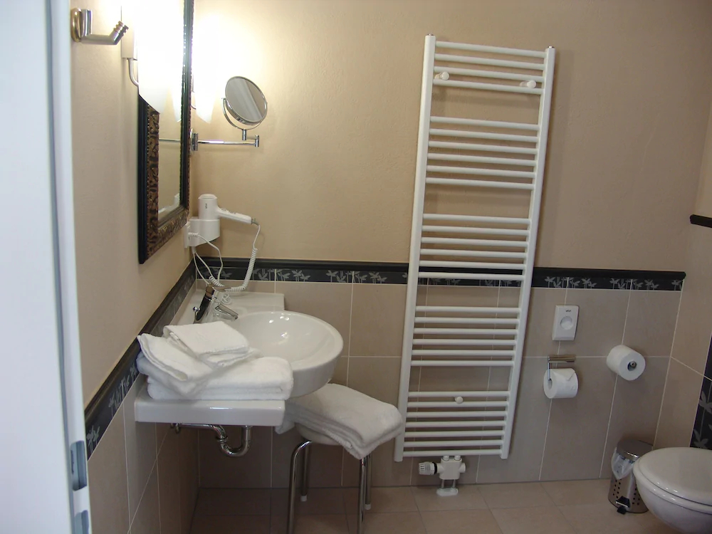 M13 Hotel