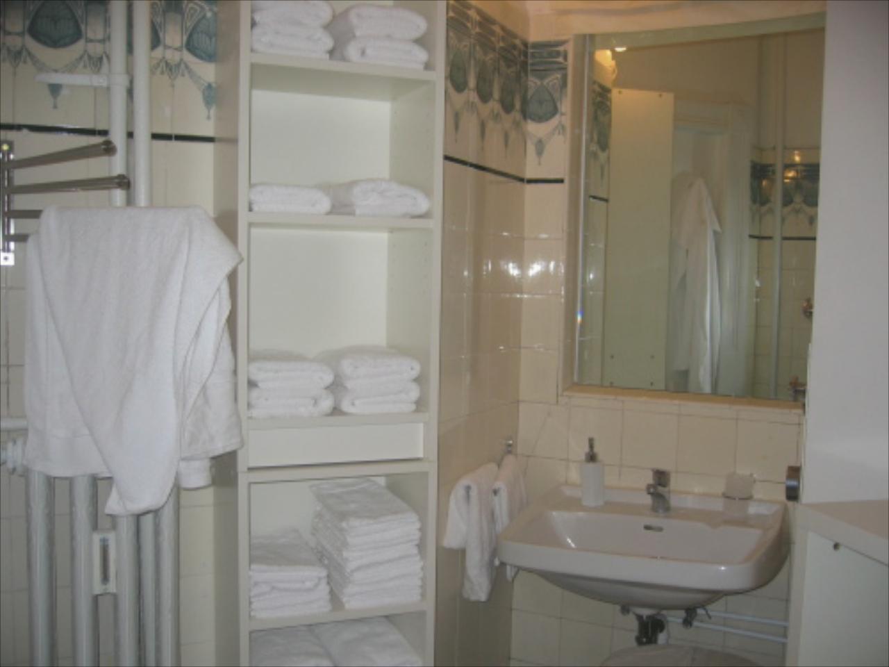 bed & breakfast :to be