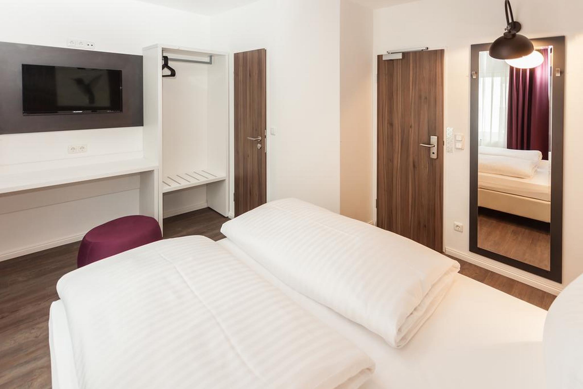Hotel West