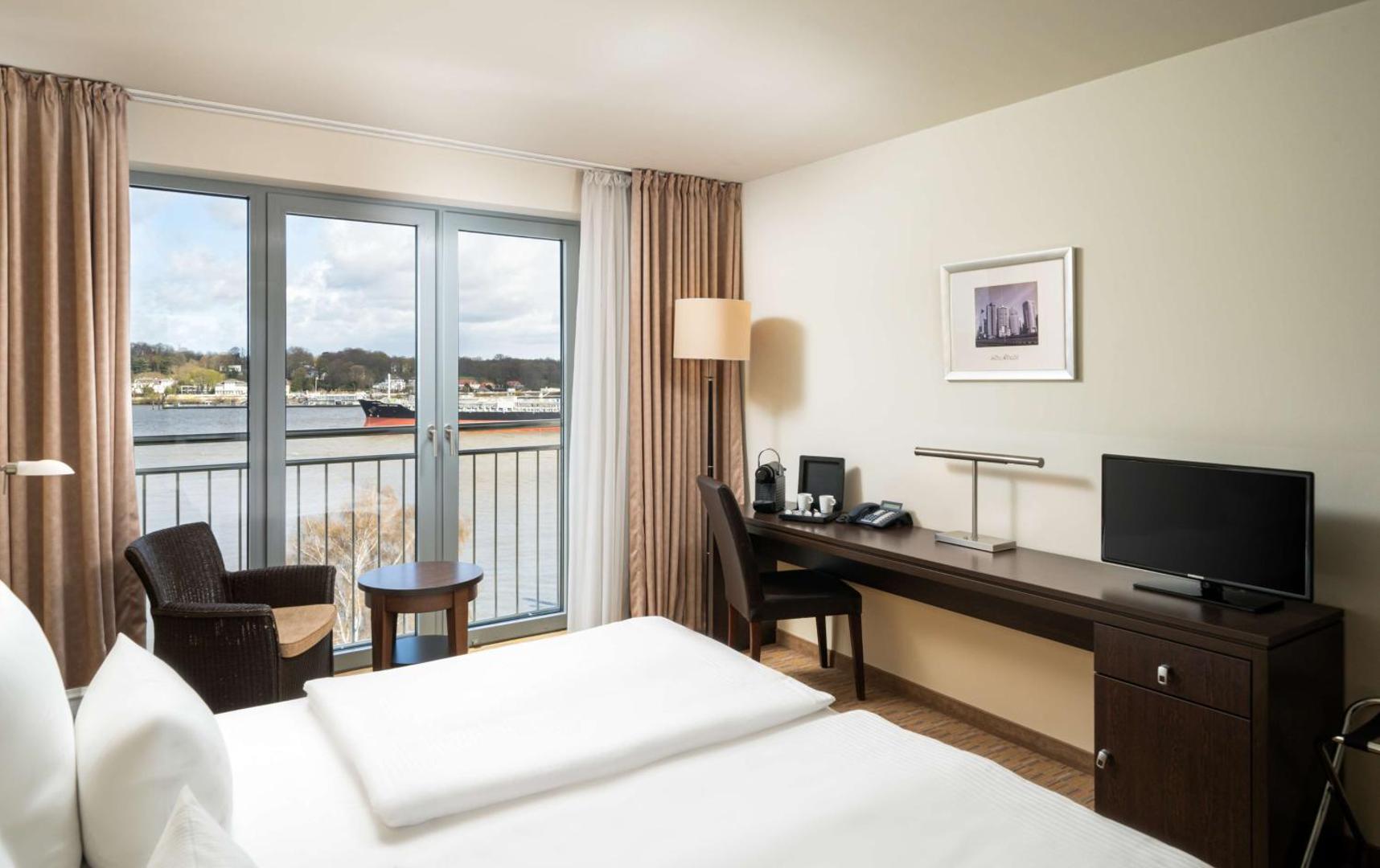 elaya hotel hamburg finkenwerder