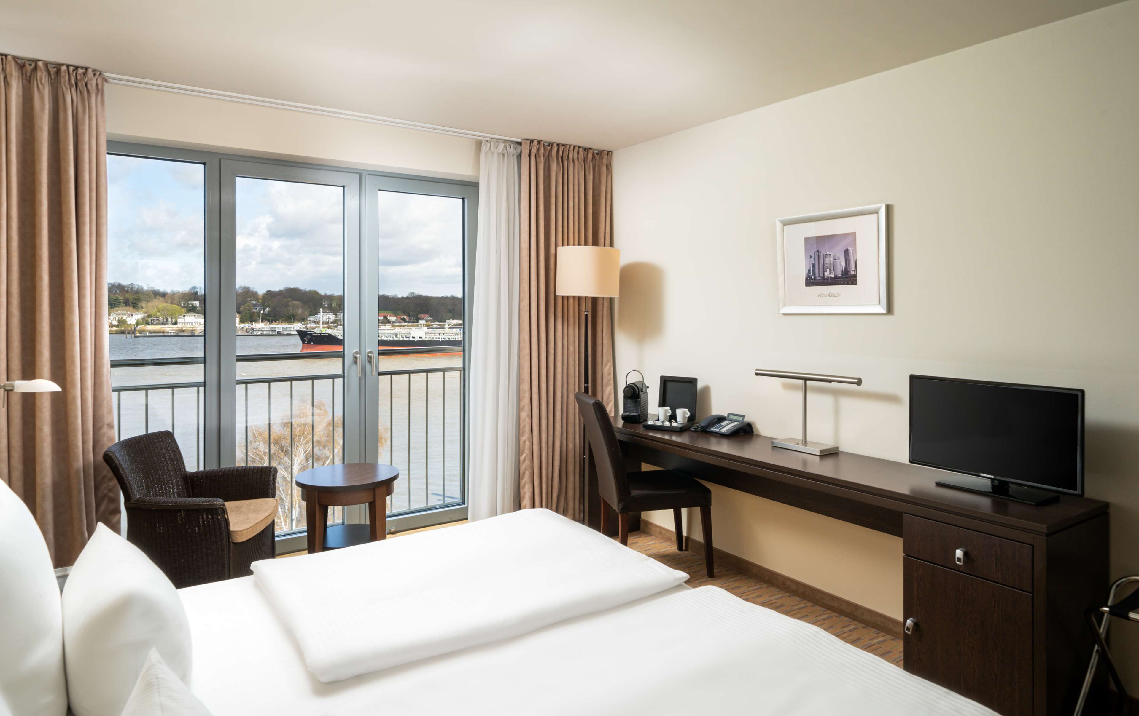 elaya hotel hamburg finkenwerder