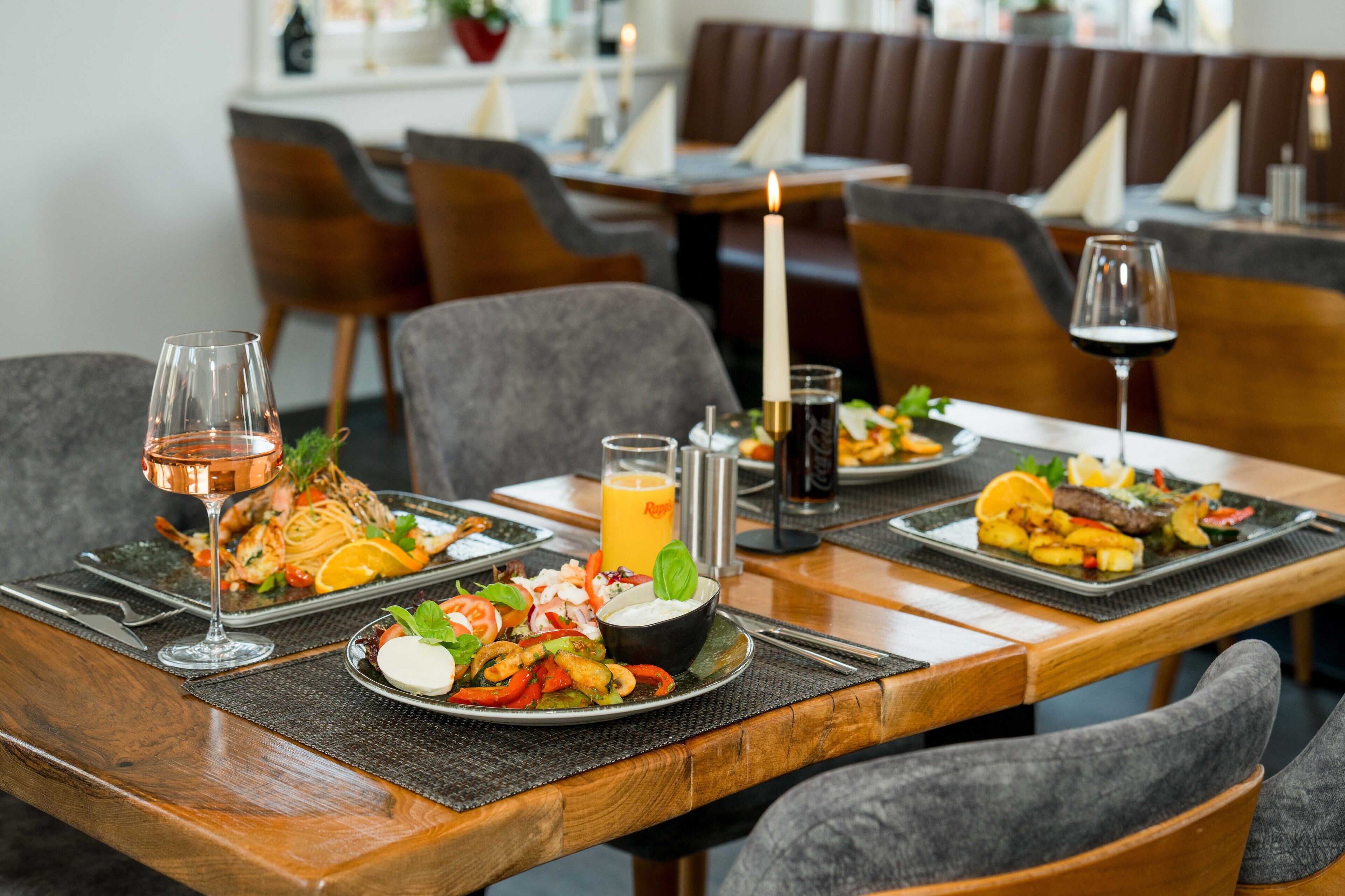 Roca Restaurant And Hotel