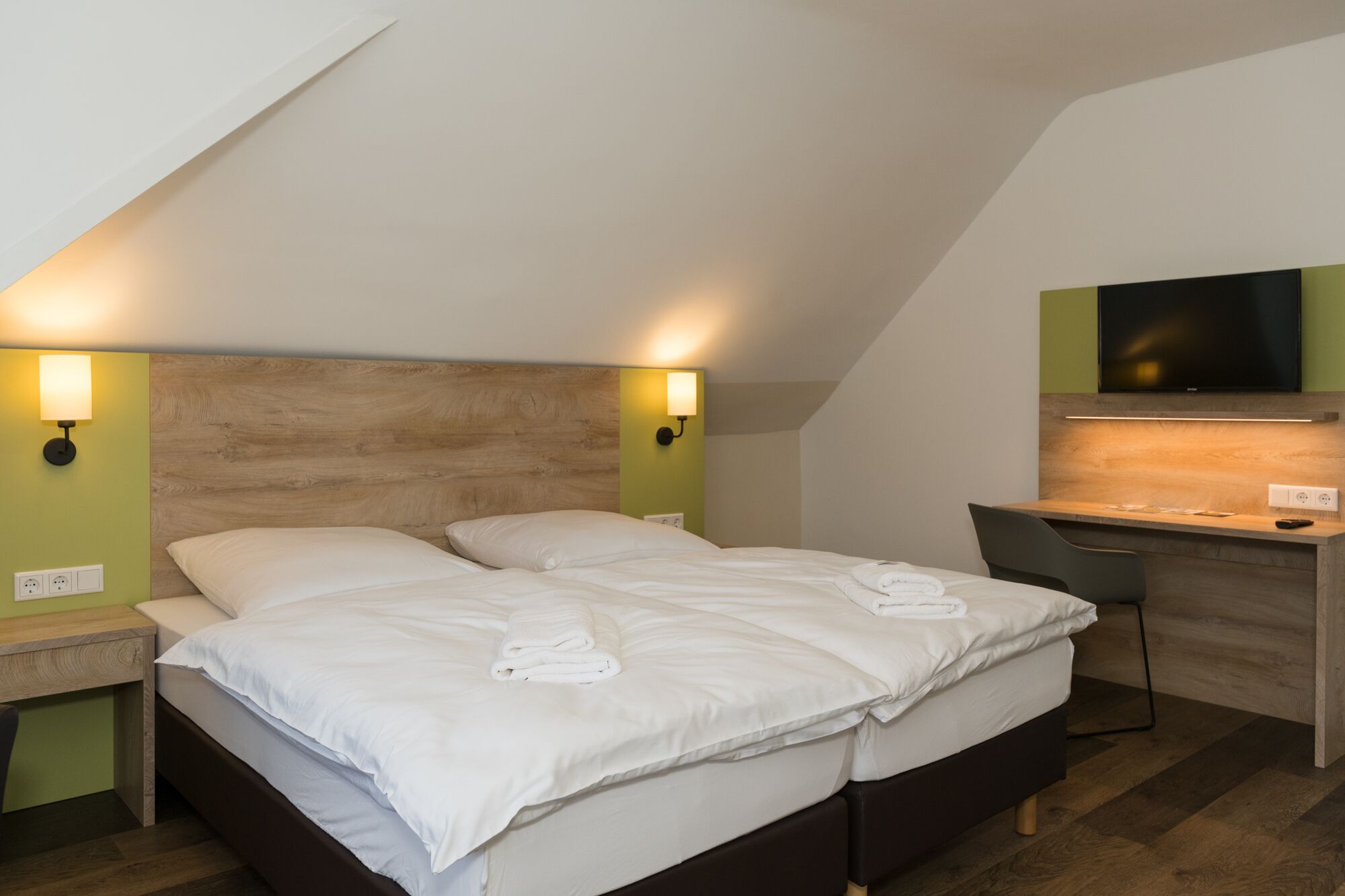 Roca Restaurant And Hotel