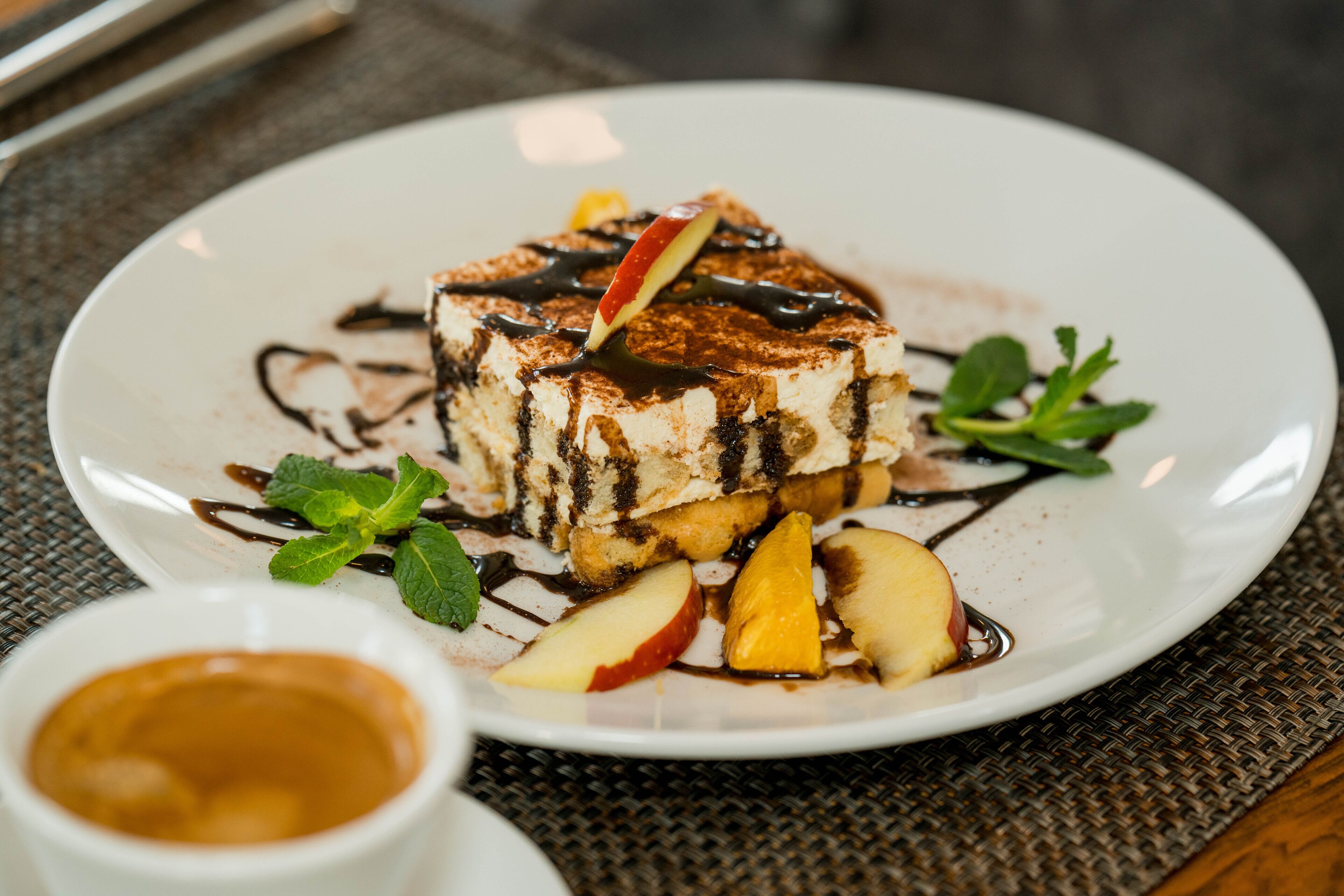Roca Restaurant And Hotel