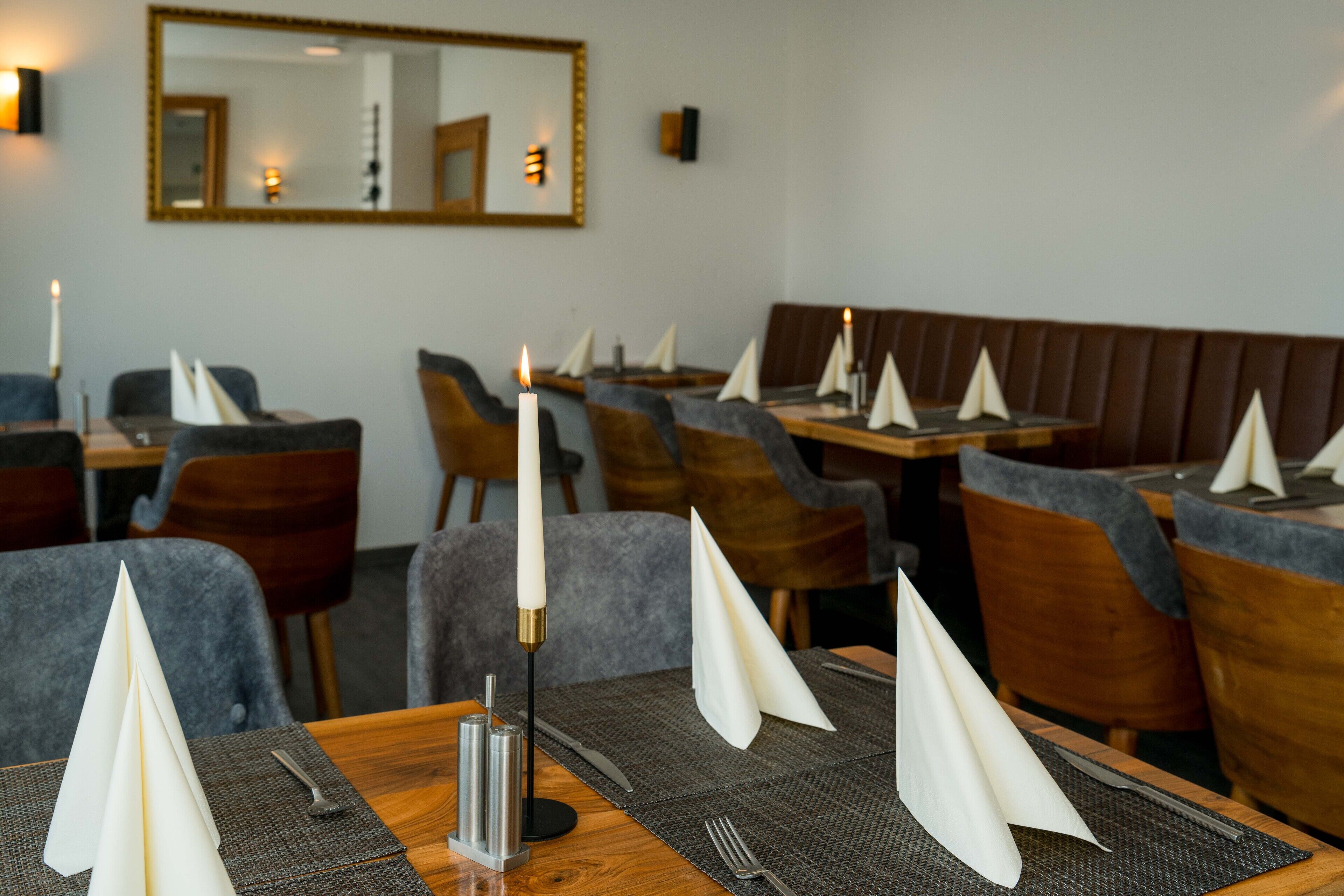 Roca Restaurant And Hotel