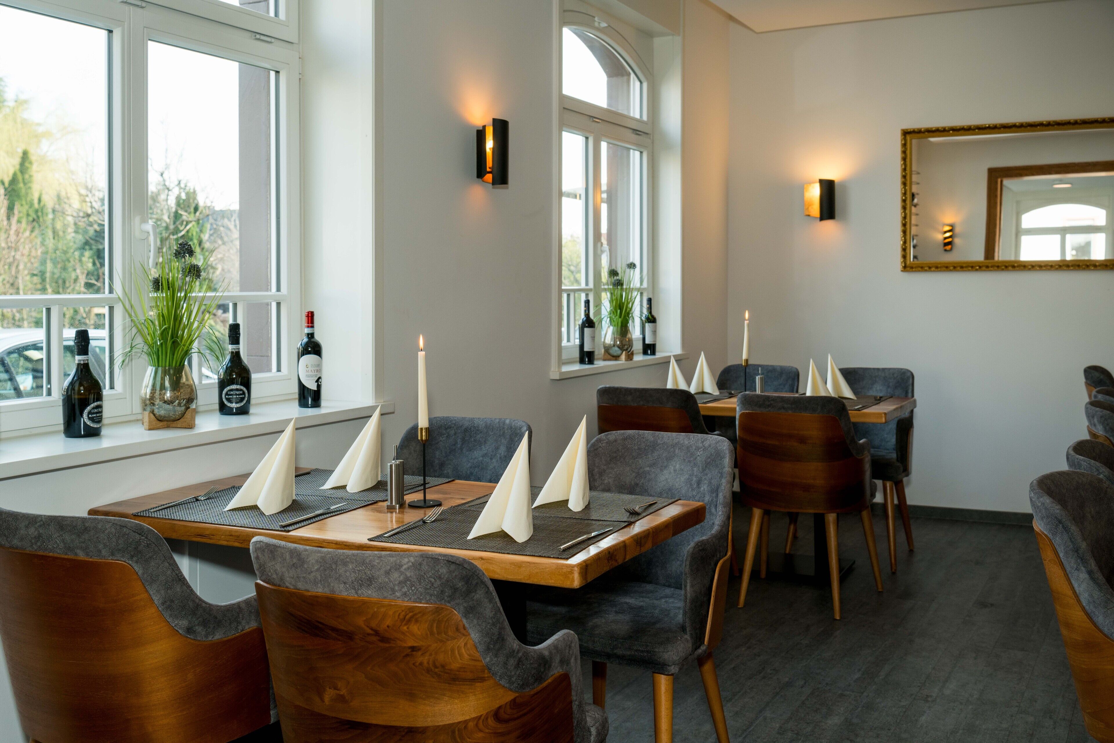 Roca Restaurant And Hotel