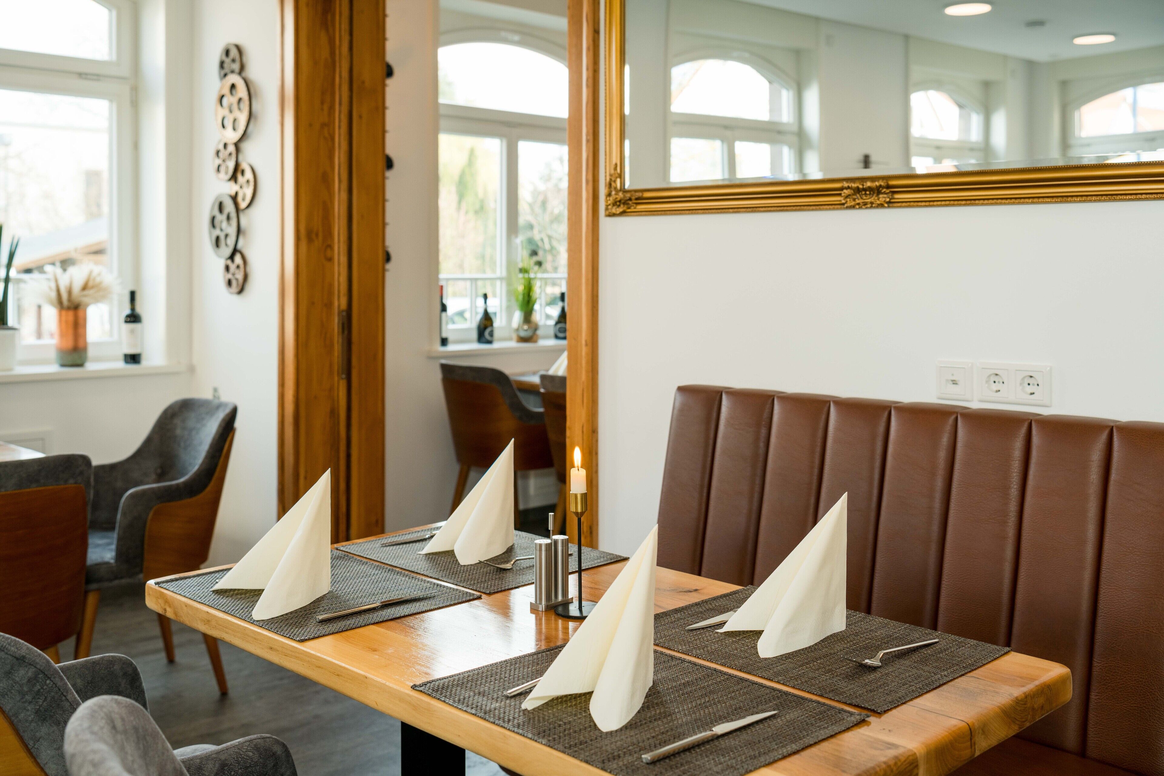 Roca Restaurant And Hotel