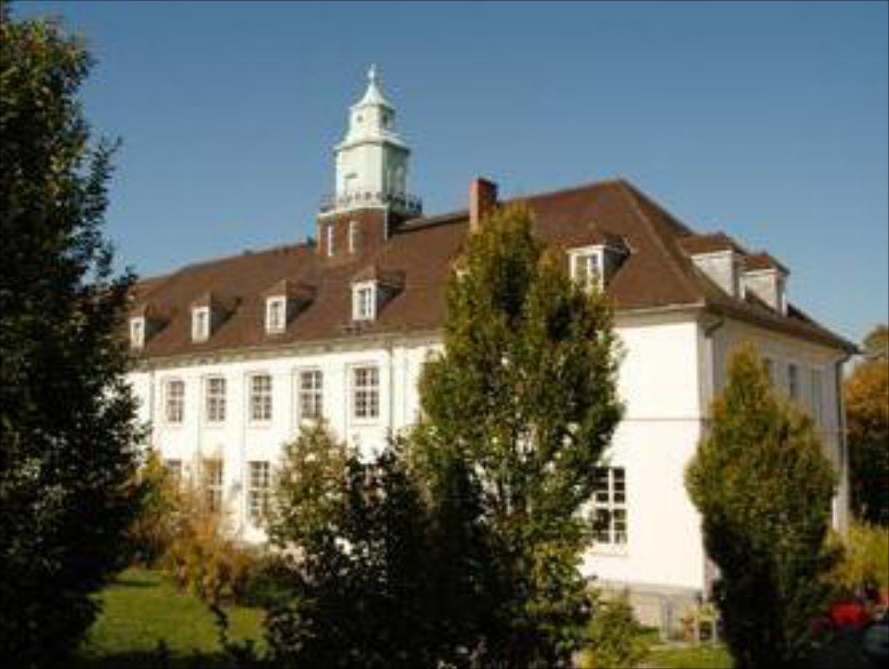 WHLIVING Apartments & Studios