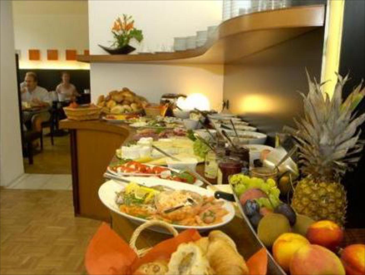 WHLIVING Apartments & Studios