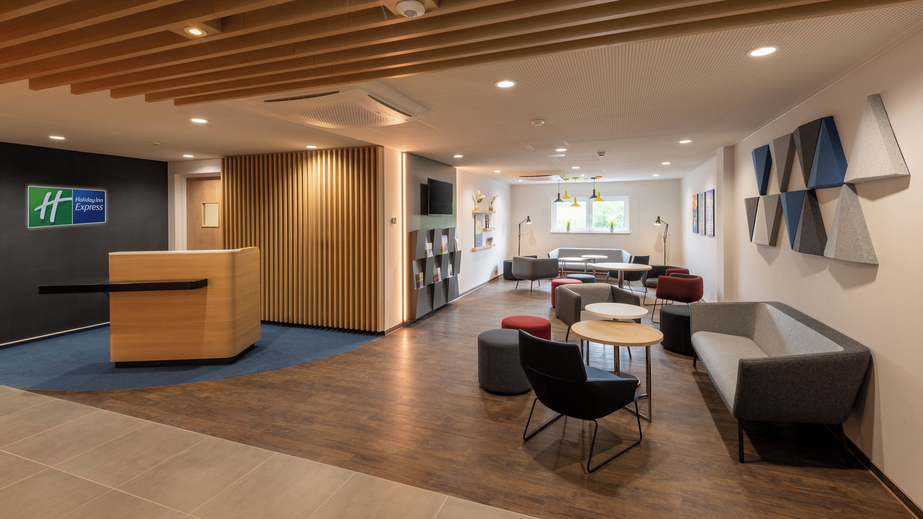 Holiday Inn Express Hamburg South A7 AS42, an IHG Hotel