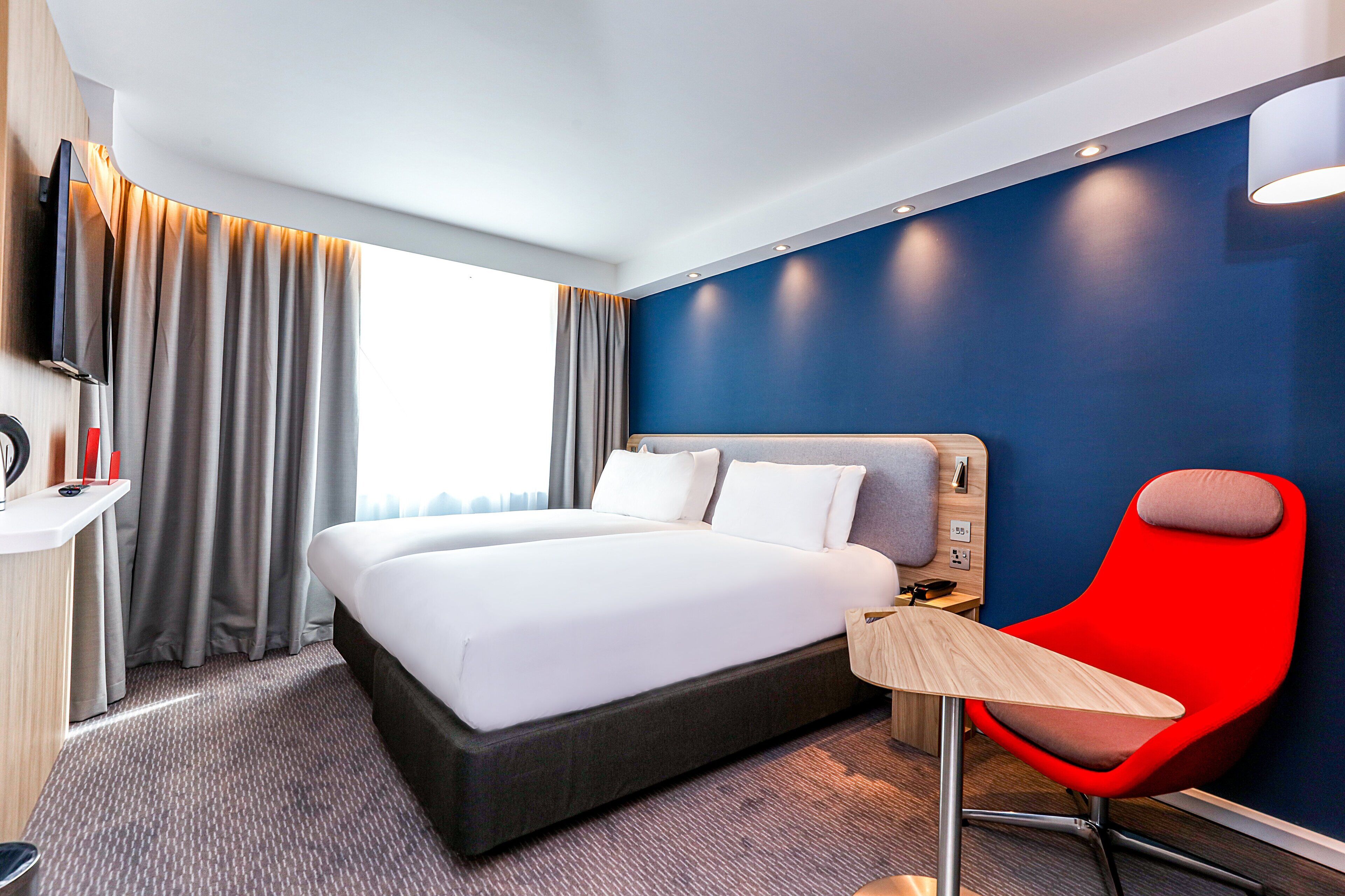 Holiday Inn Express Hamburg South A7 AS42, an IHG Hotel