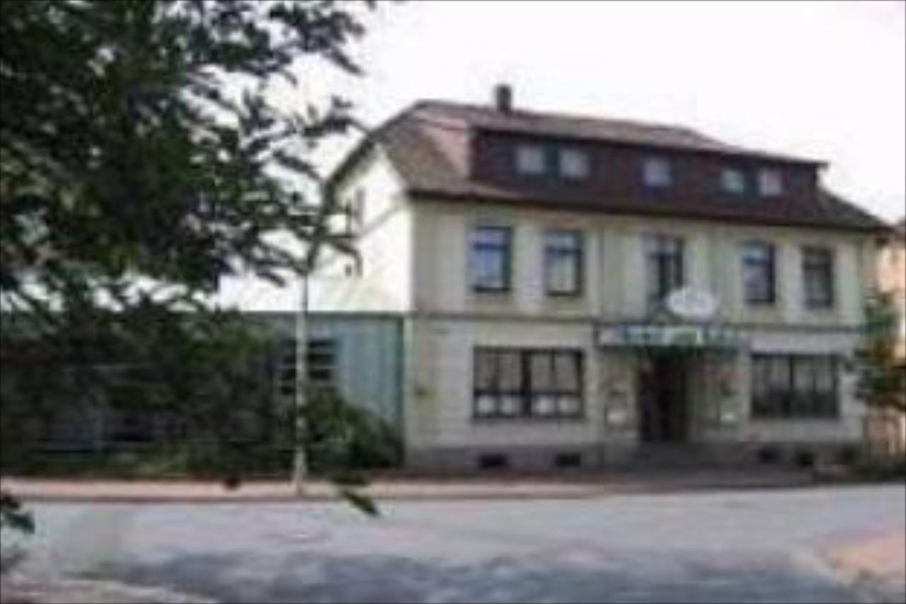 Stichwehs am Bahnhof